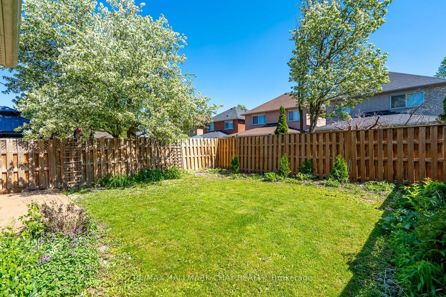 17 Henderson Crescent
