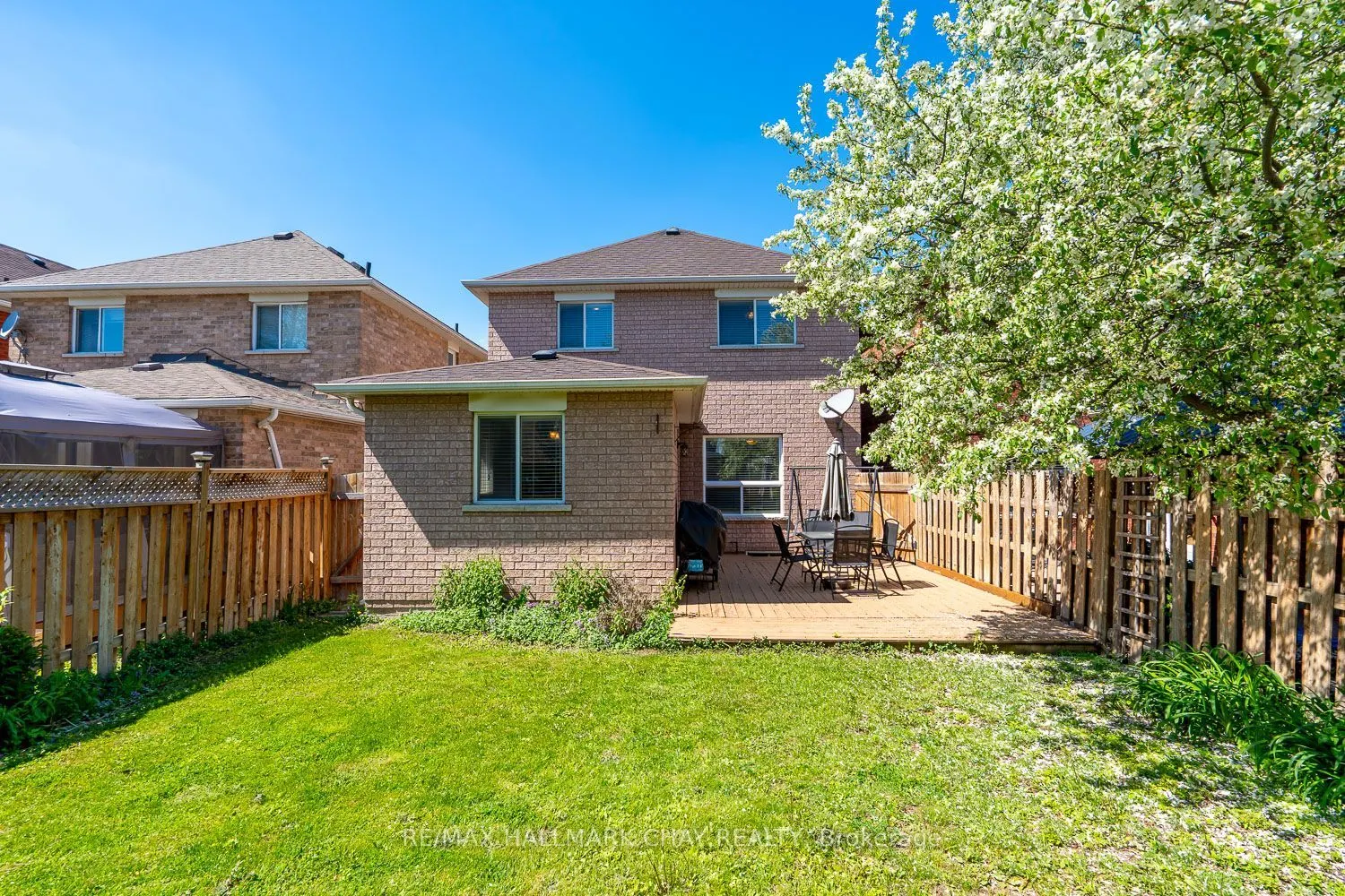 17 Henderson Crescent