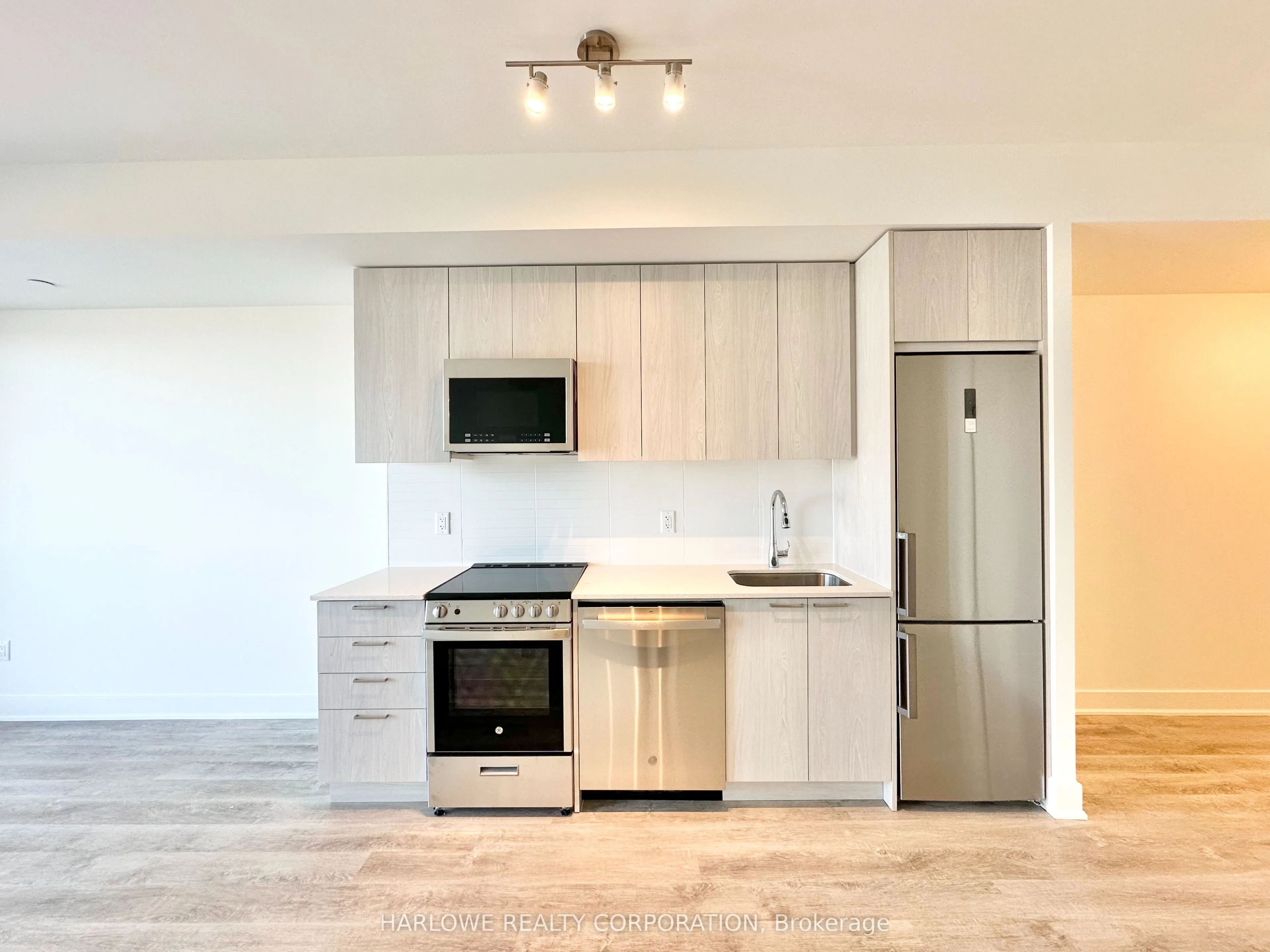 185 Deerfield Road, #711