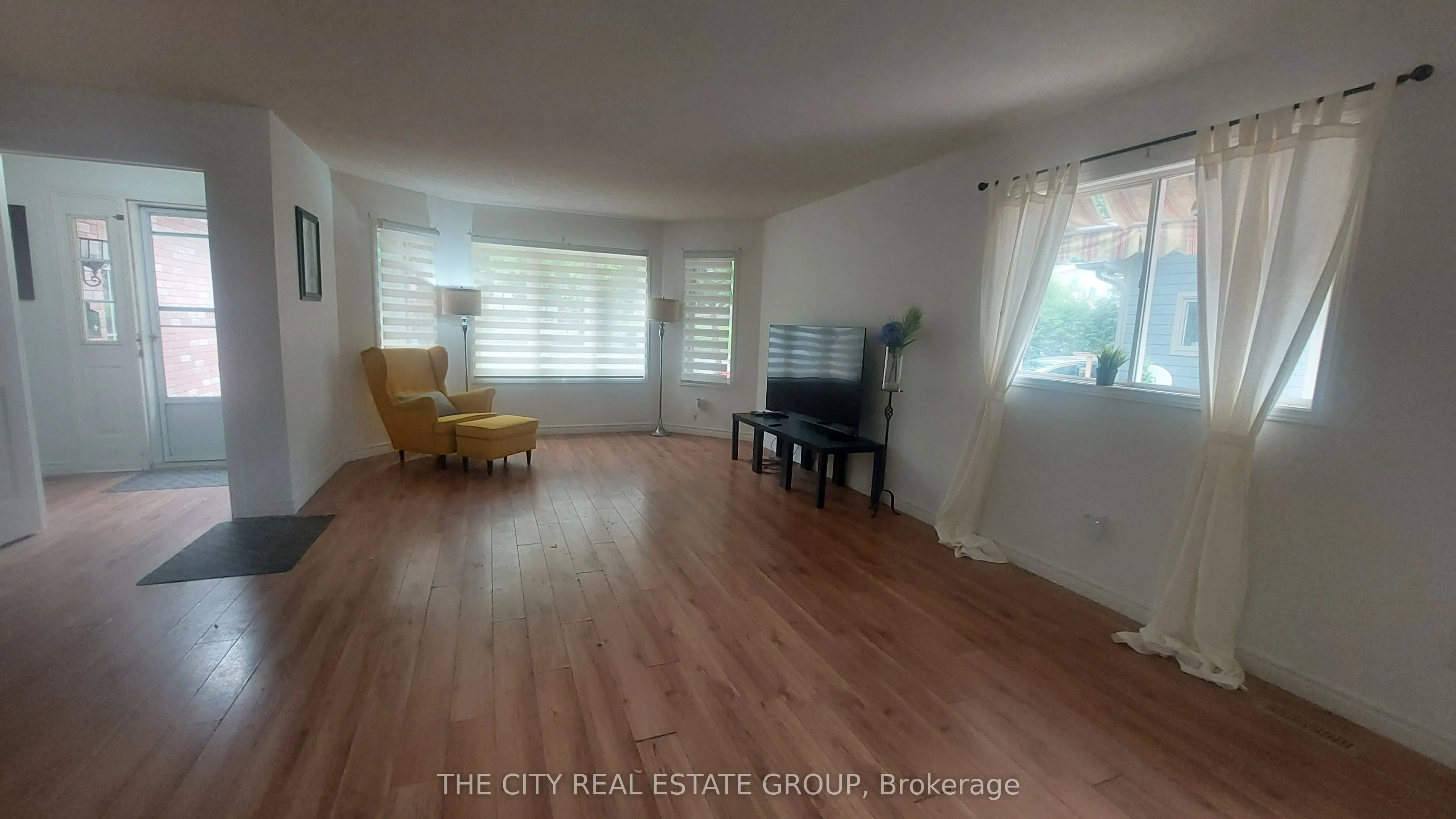22 Pineway Avenue, #Main Floor