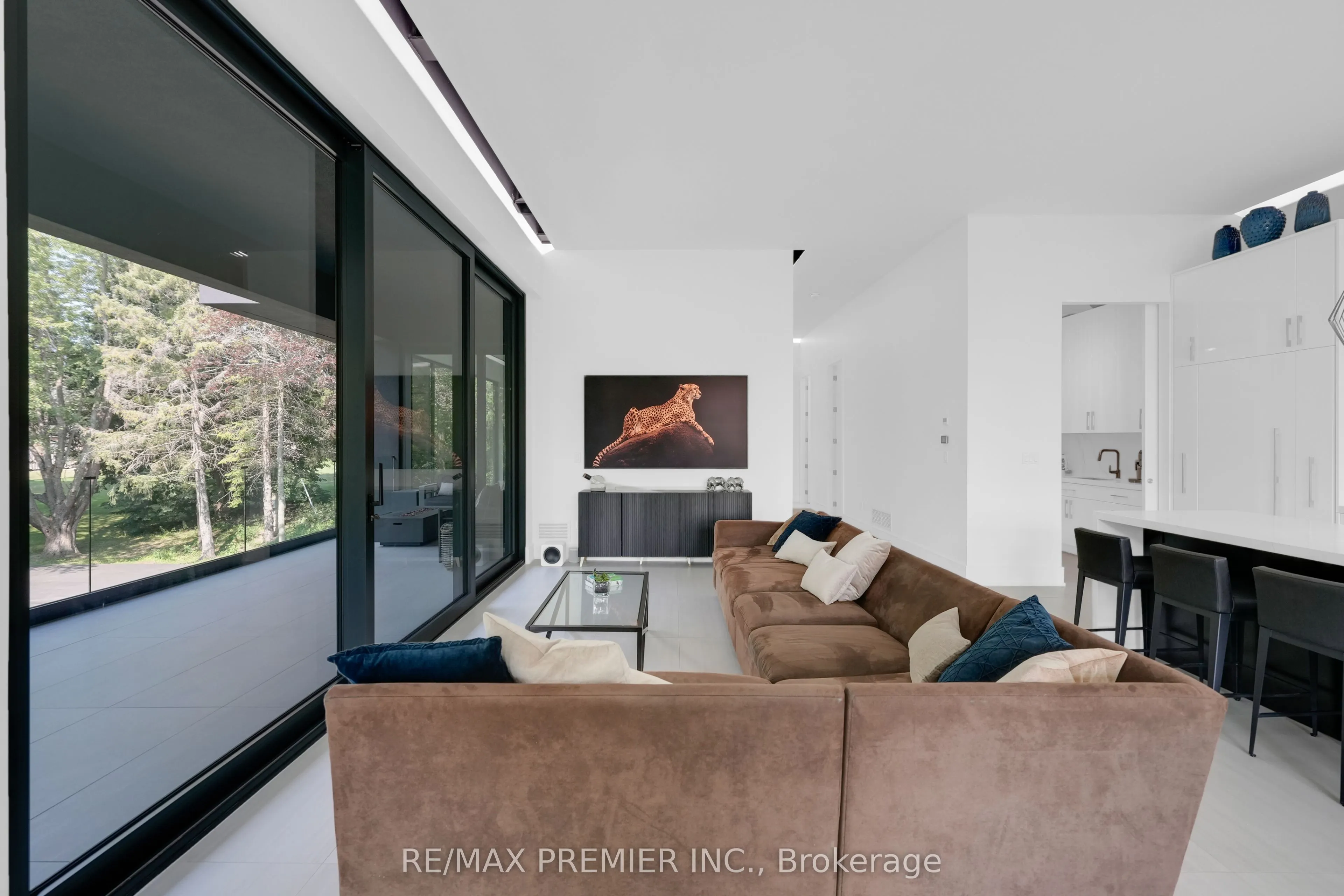 350 Kingscross Drive