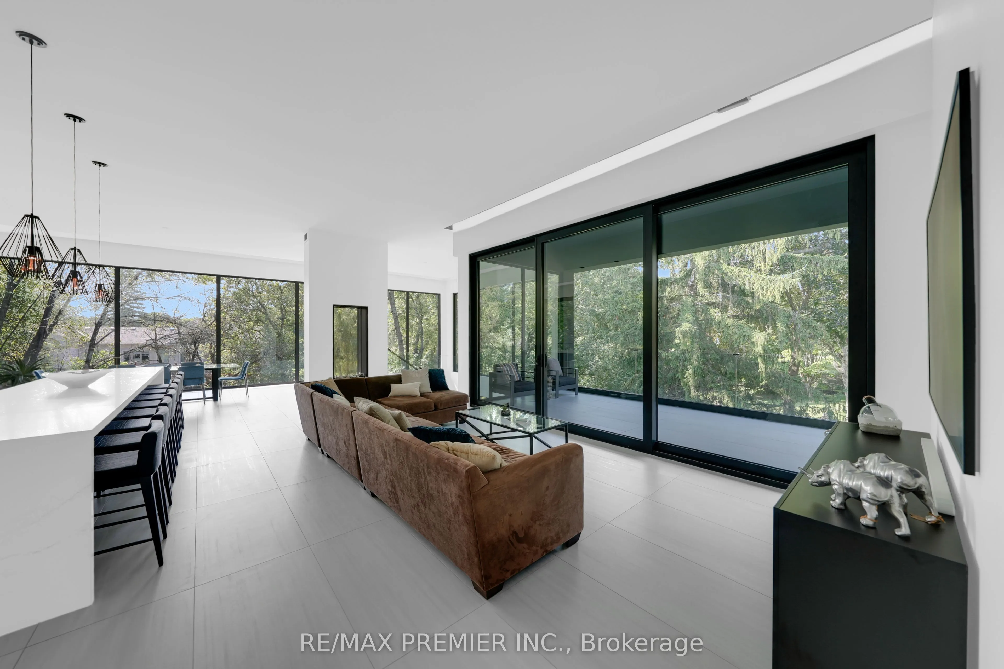 350 Kingscross Drive