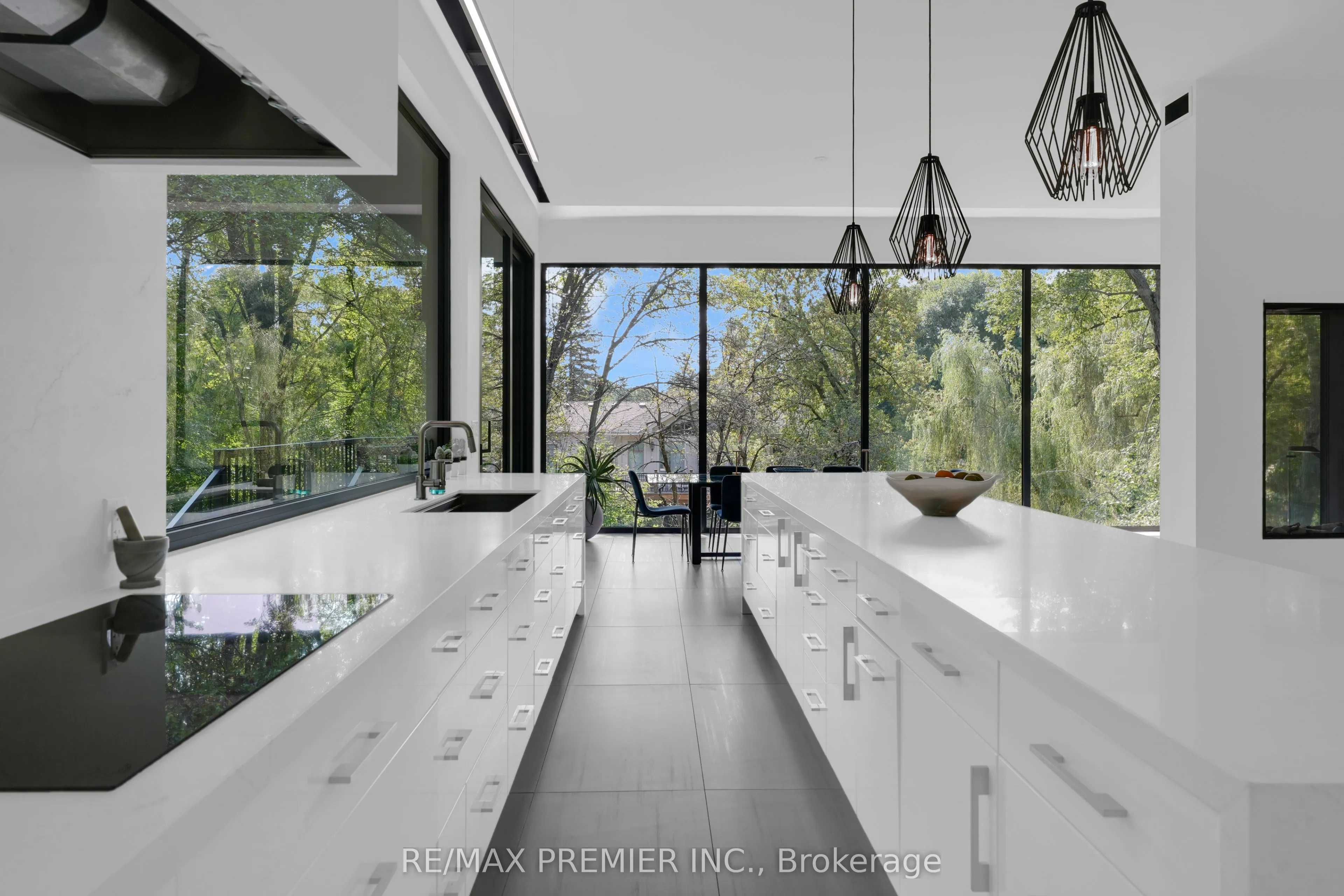 350 Kingscross Drive