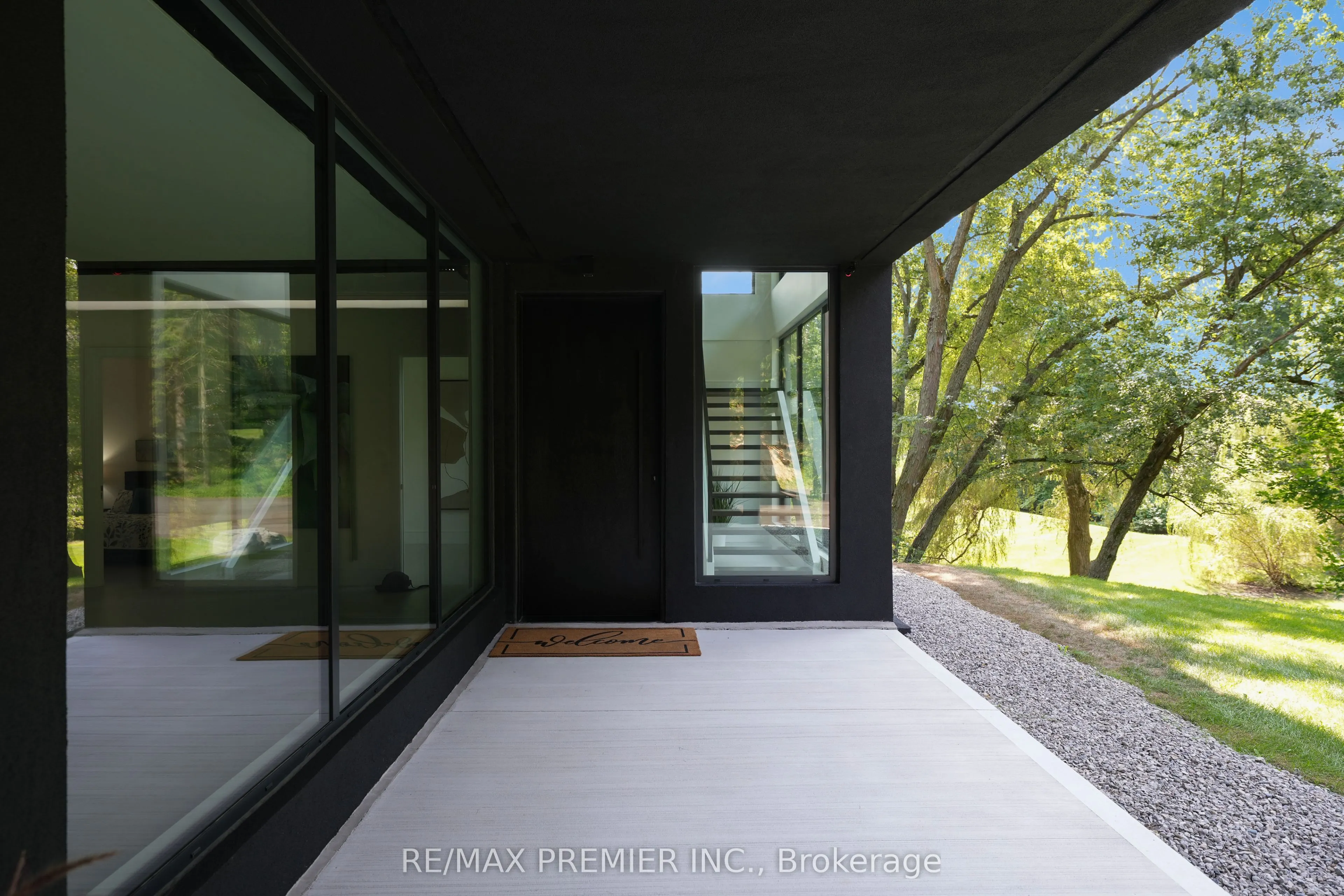 350 Kingscross Drive