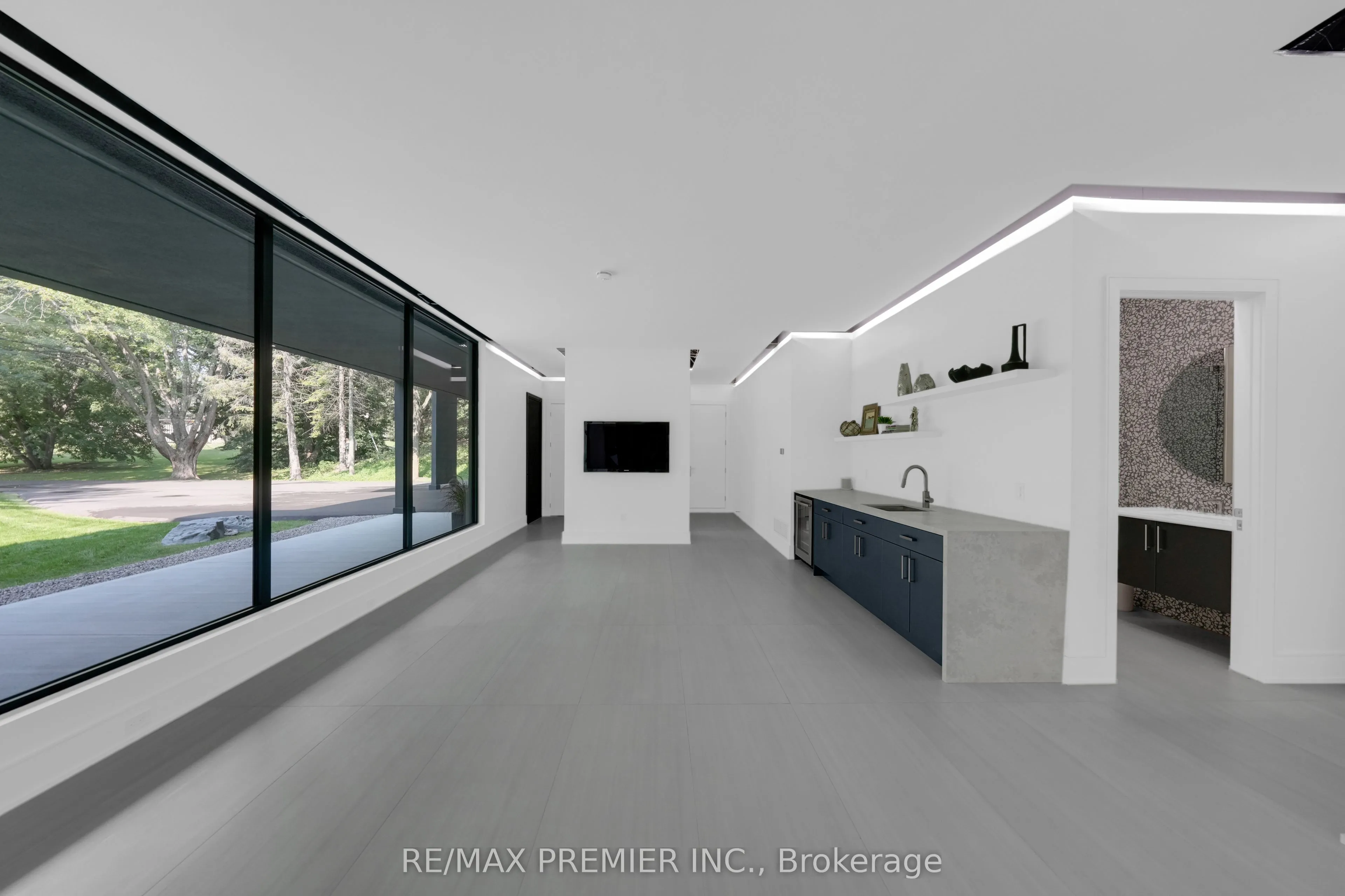 350 Kingscross Drive