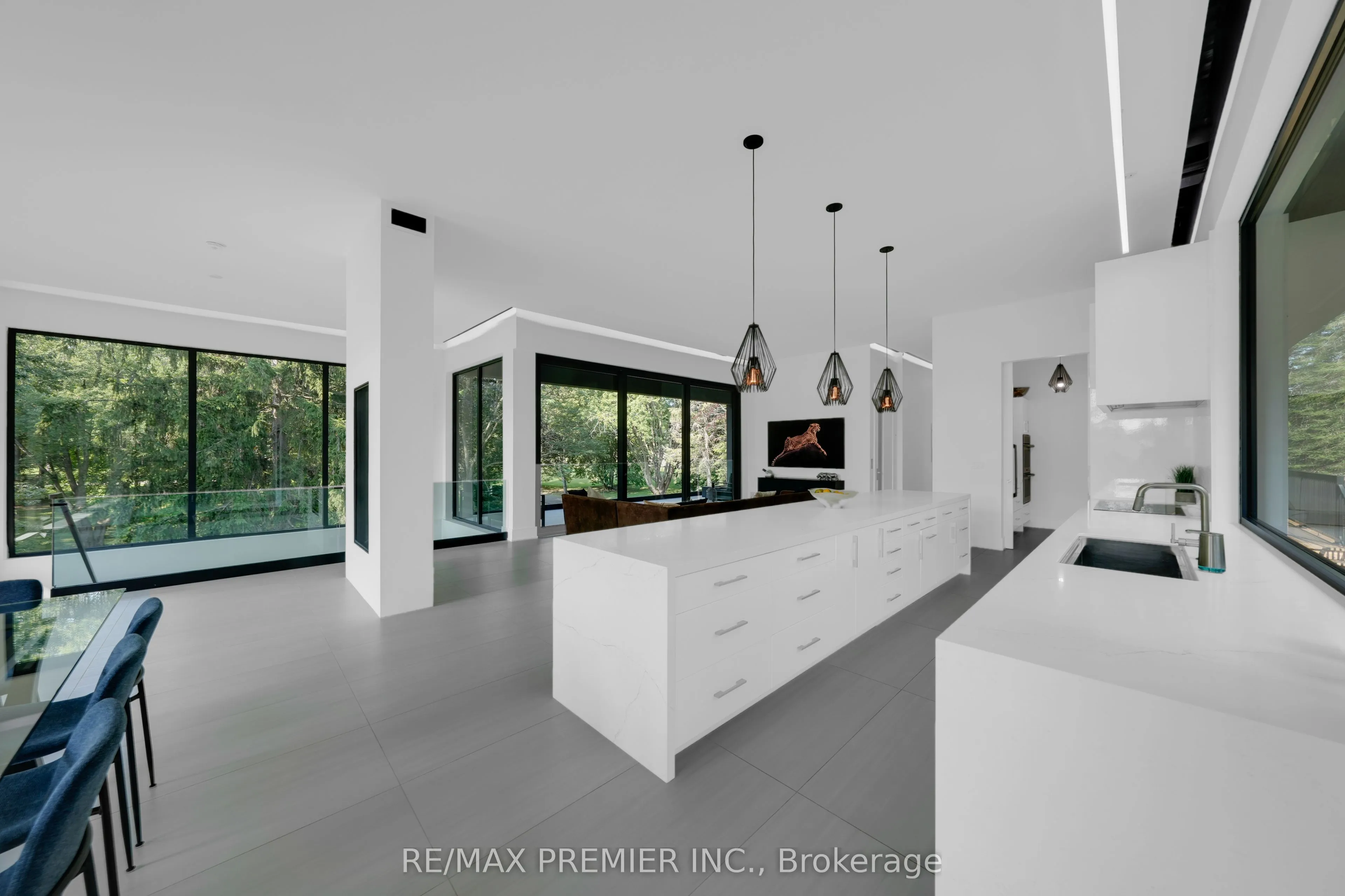 350 Kingscross Drive