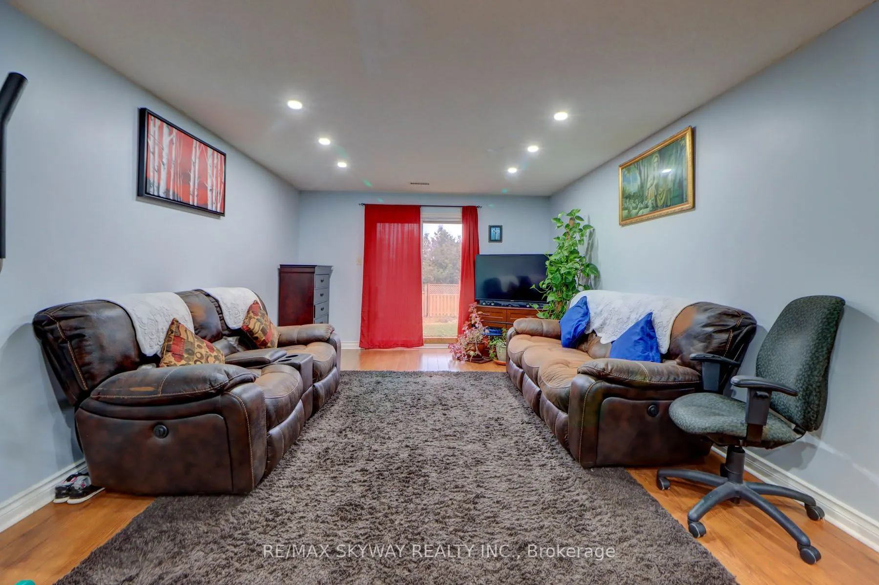 282B Brock Street W