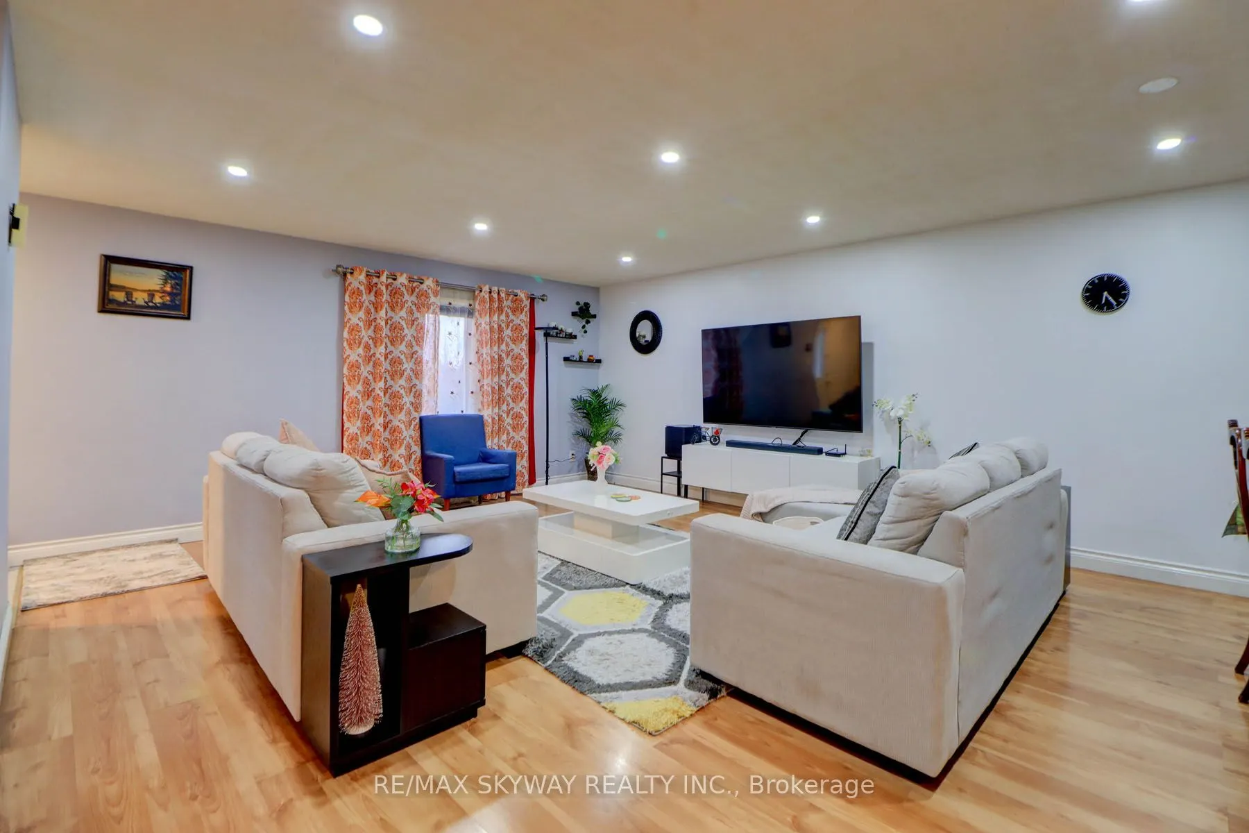 282B Brock Street W