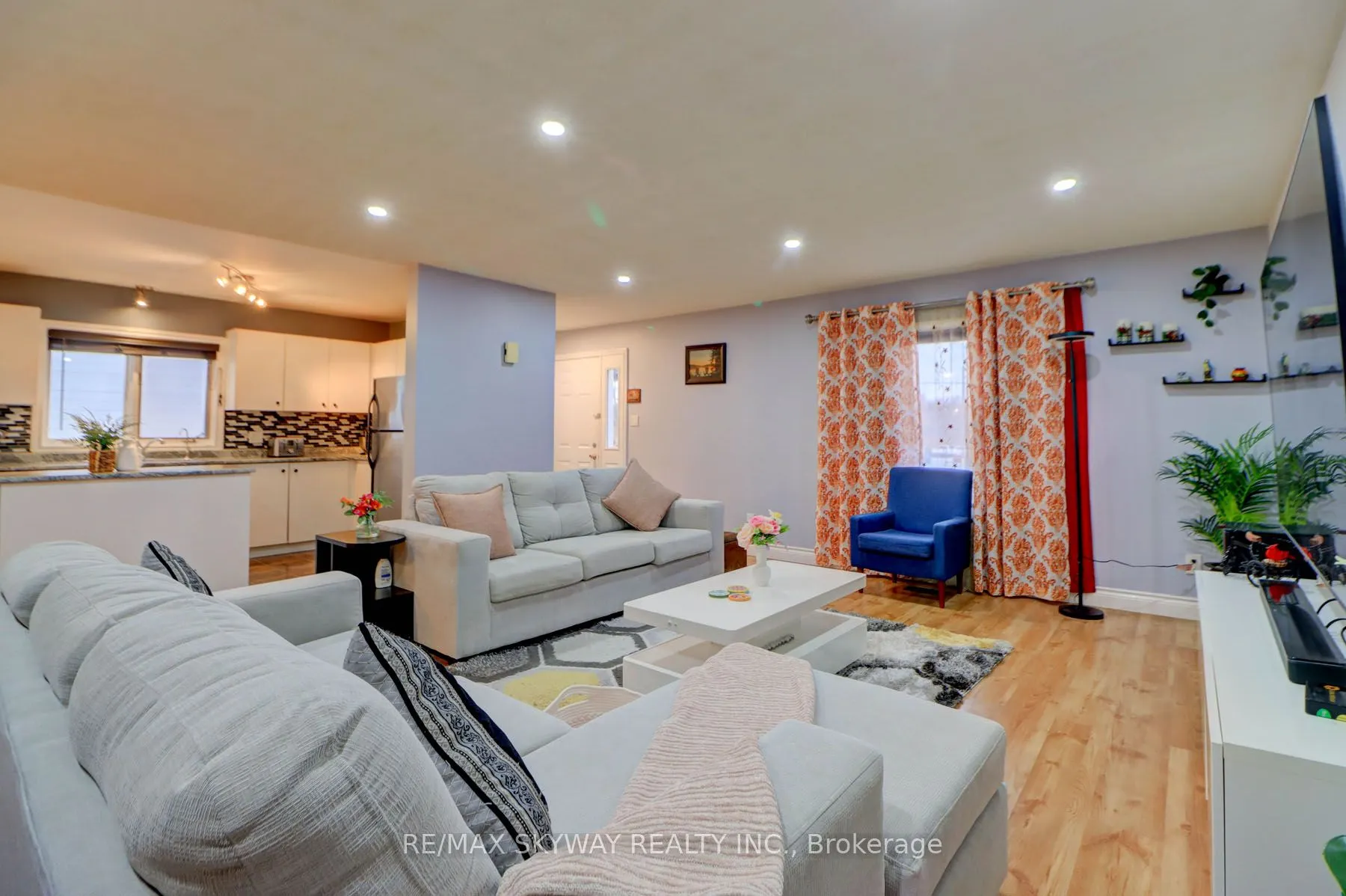 282B Brock Street W
