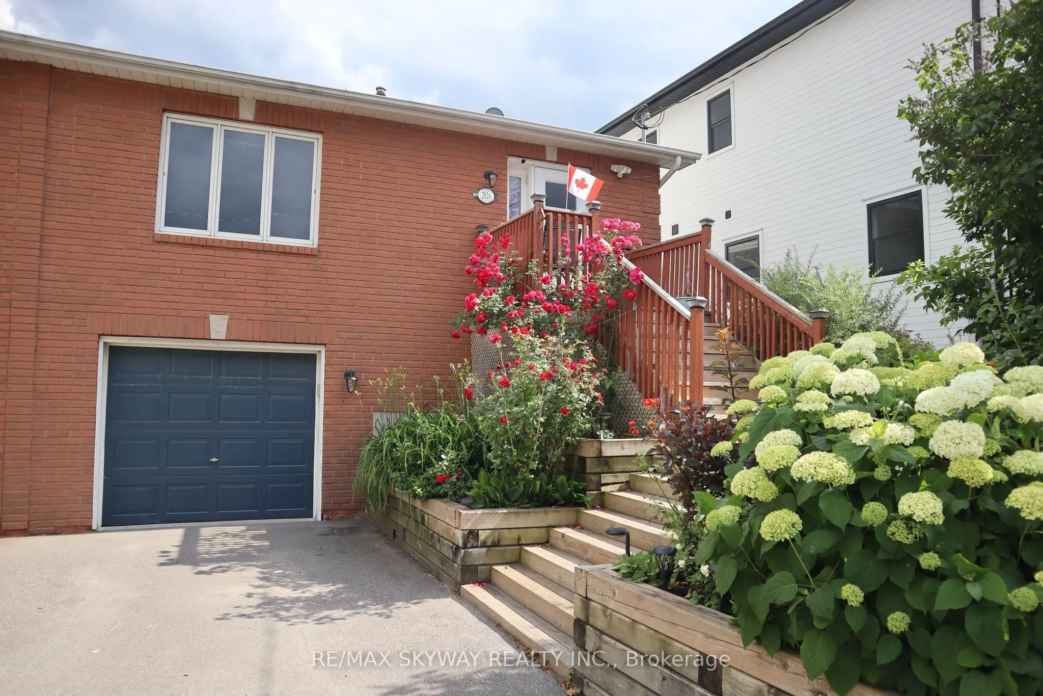 282B Brock Street W