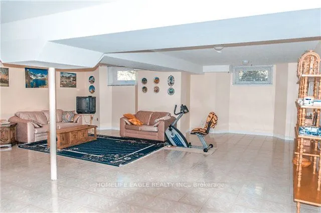 19 Schomberg Road E