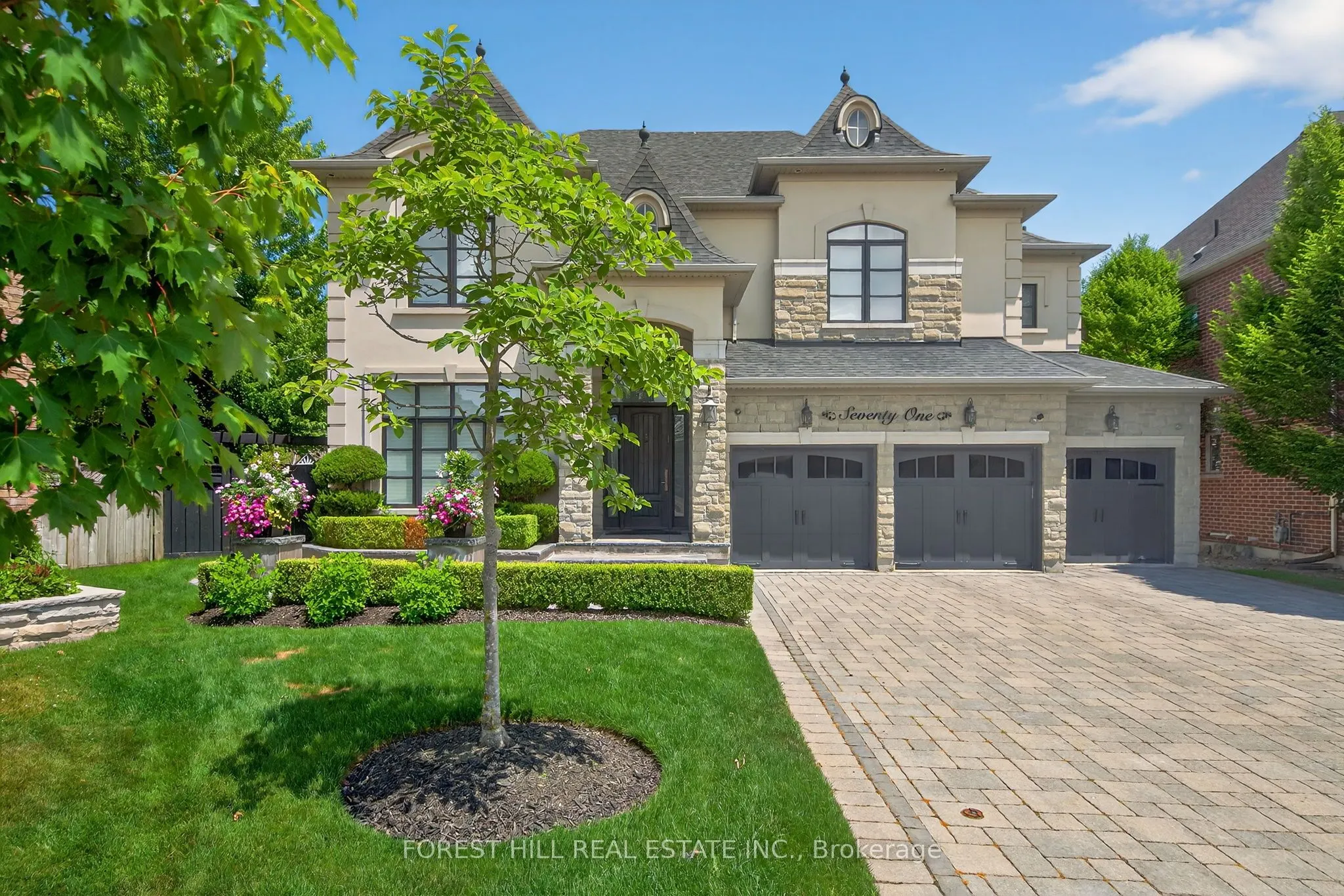 71 Woodvalley Crescent