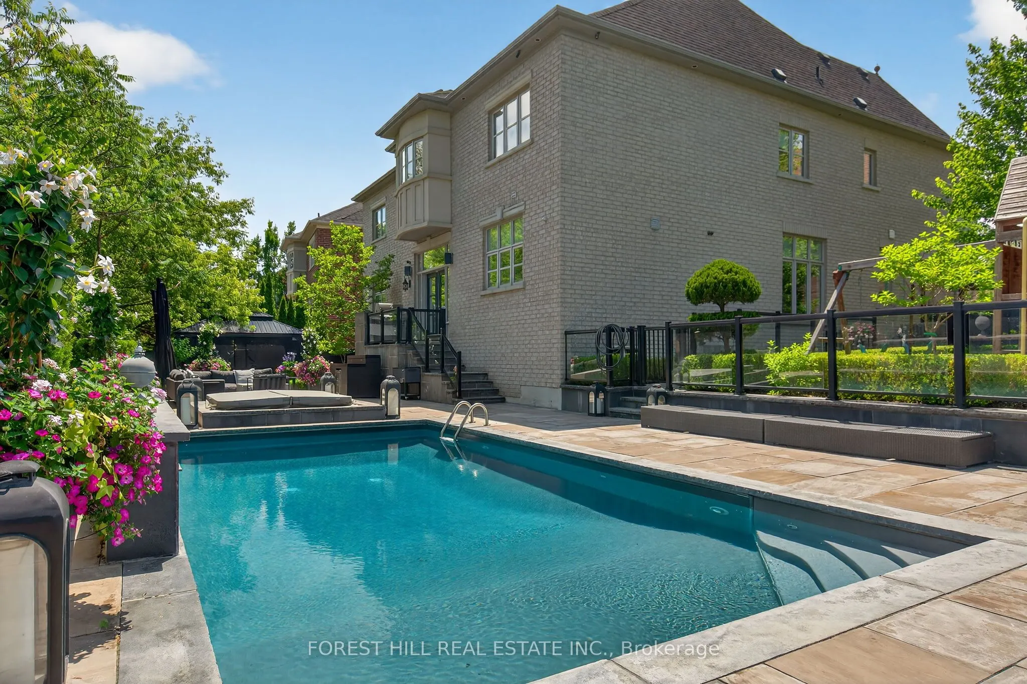 71 Woodvalley Crescent