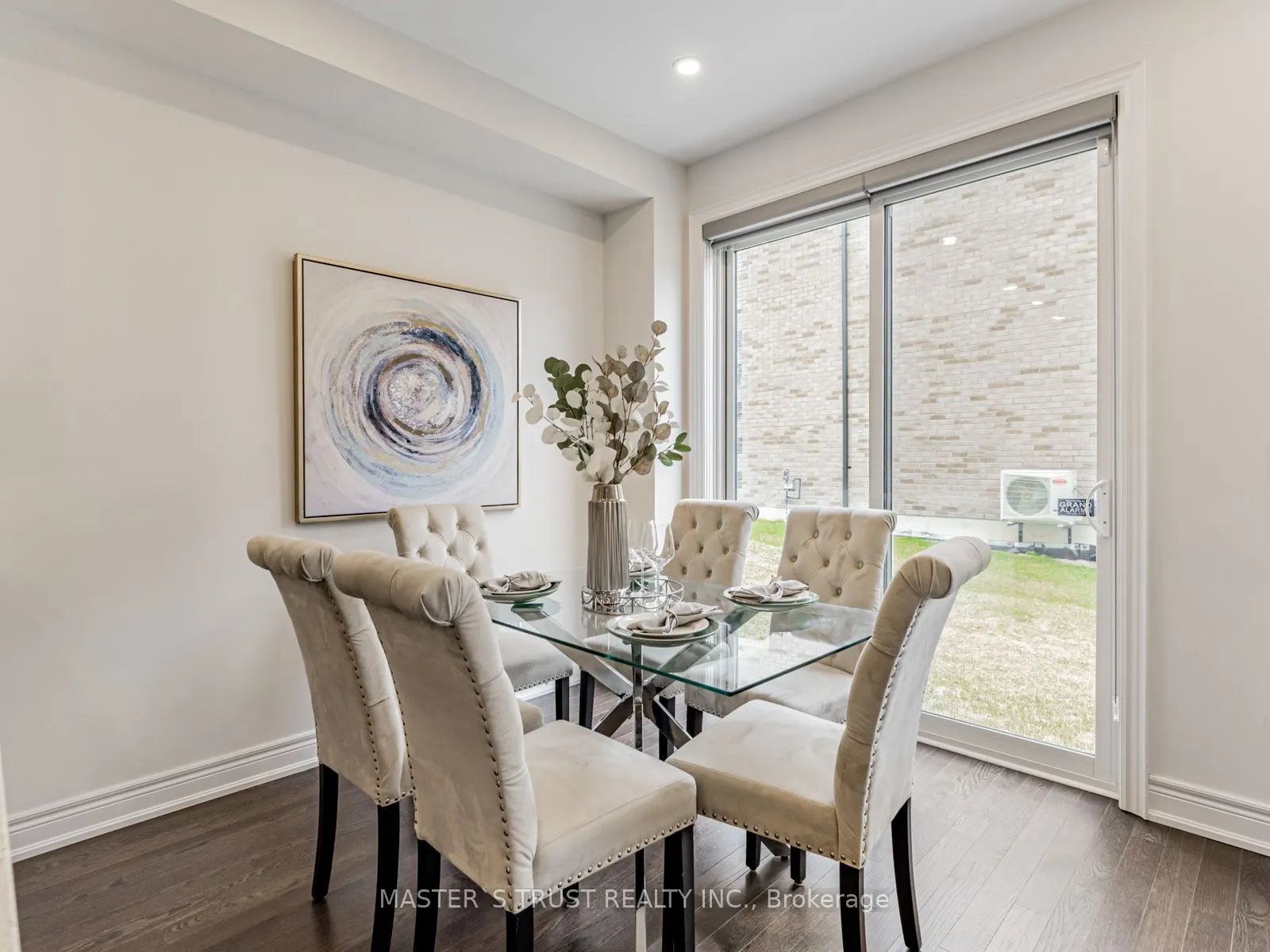 6 Schmeltzer Crescent