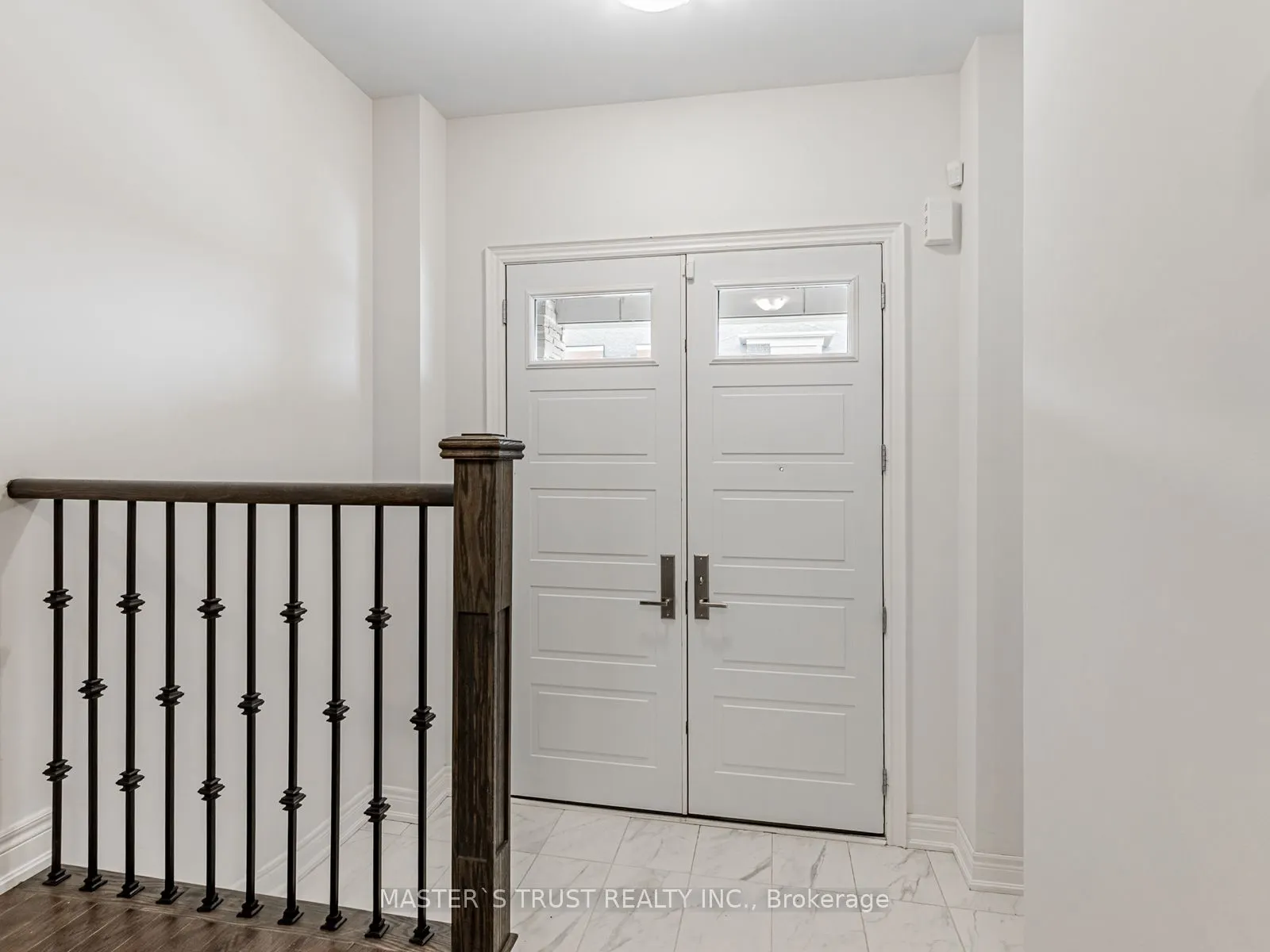 6 Schmeltzer Crescent