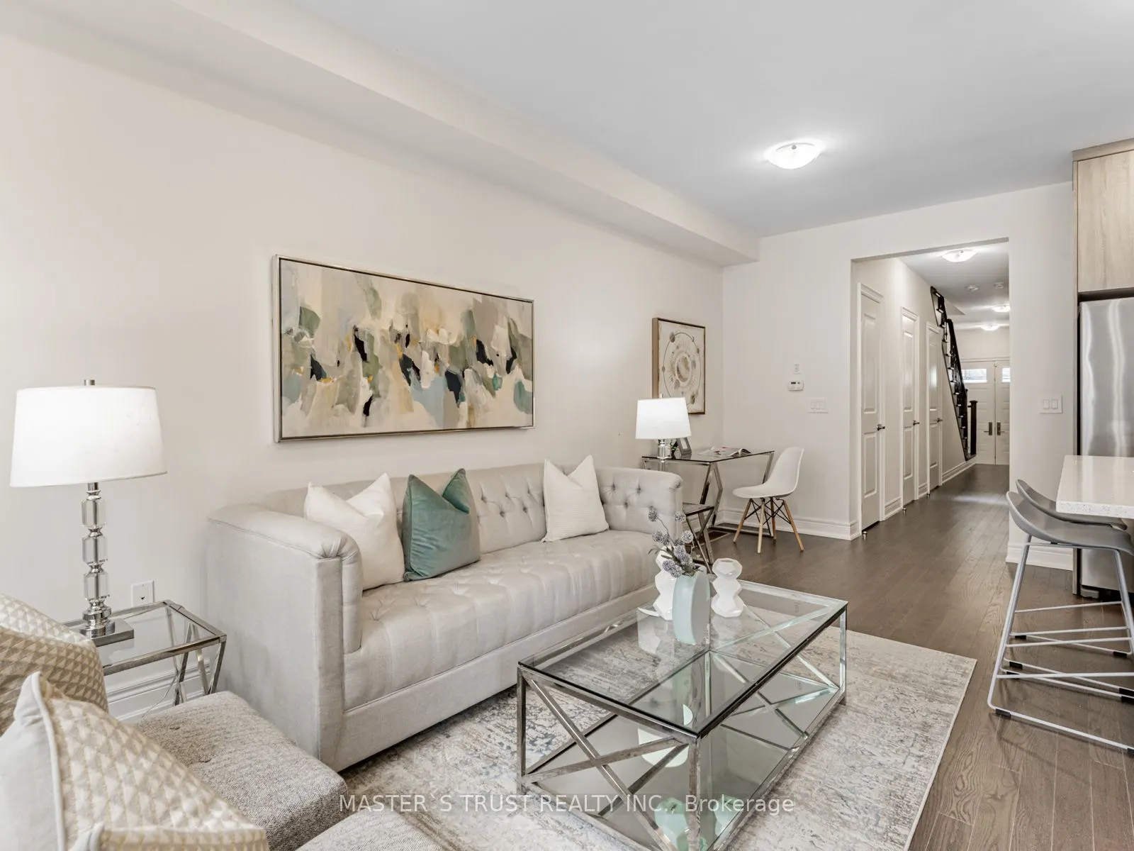 6 Schmeltzer Crescent