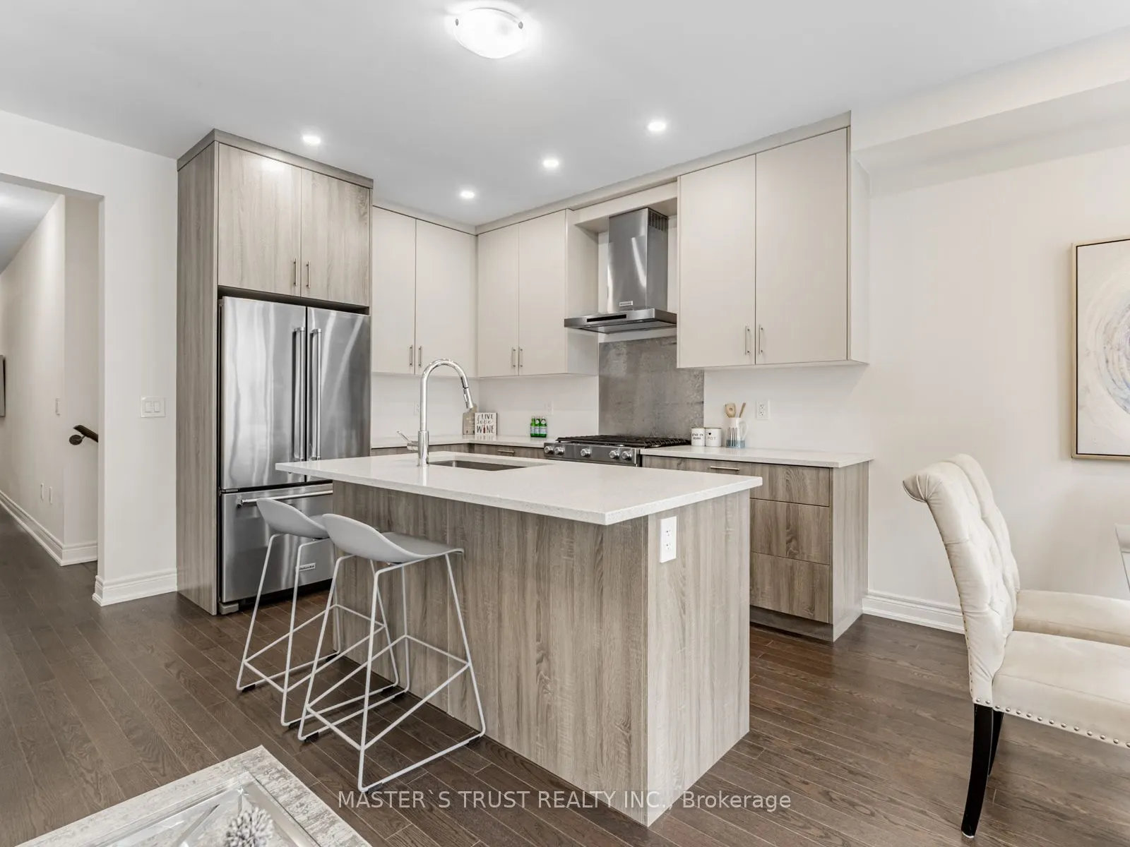 6 Schmeltzer Crescent