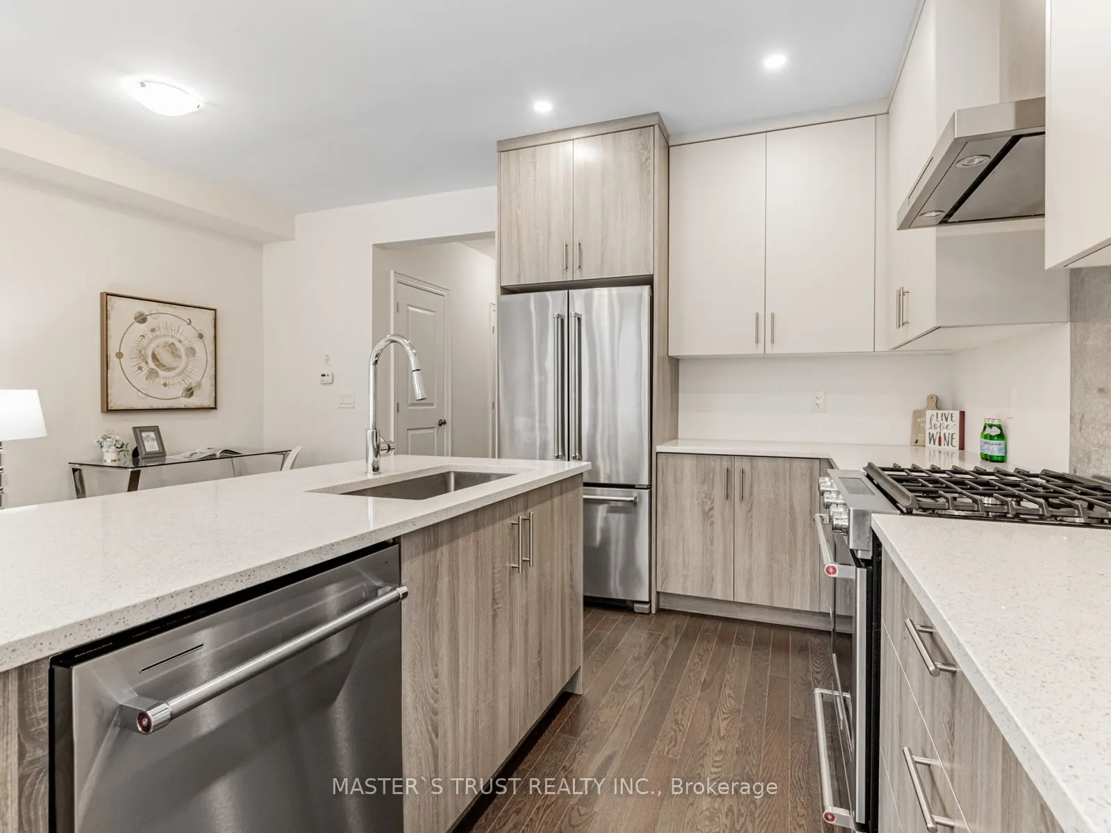 6 Schmeltzer Crescent