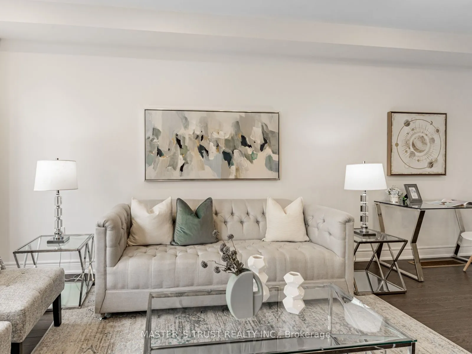 6 Schmeltzer Crescent