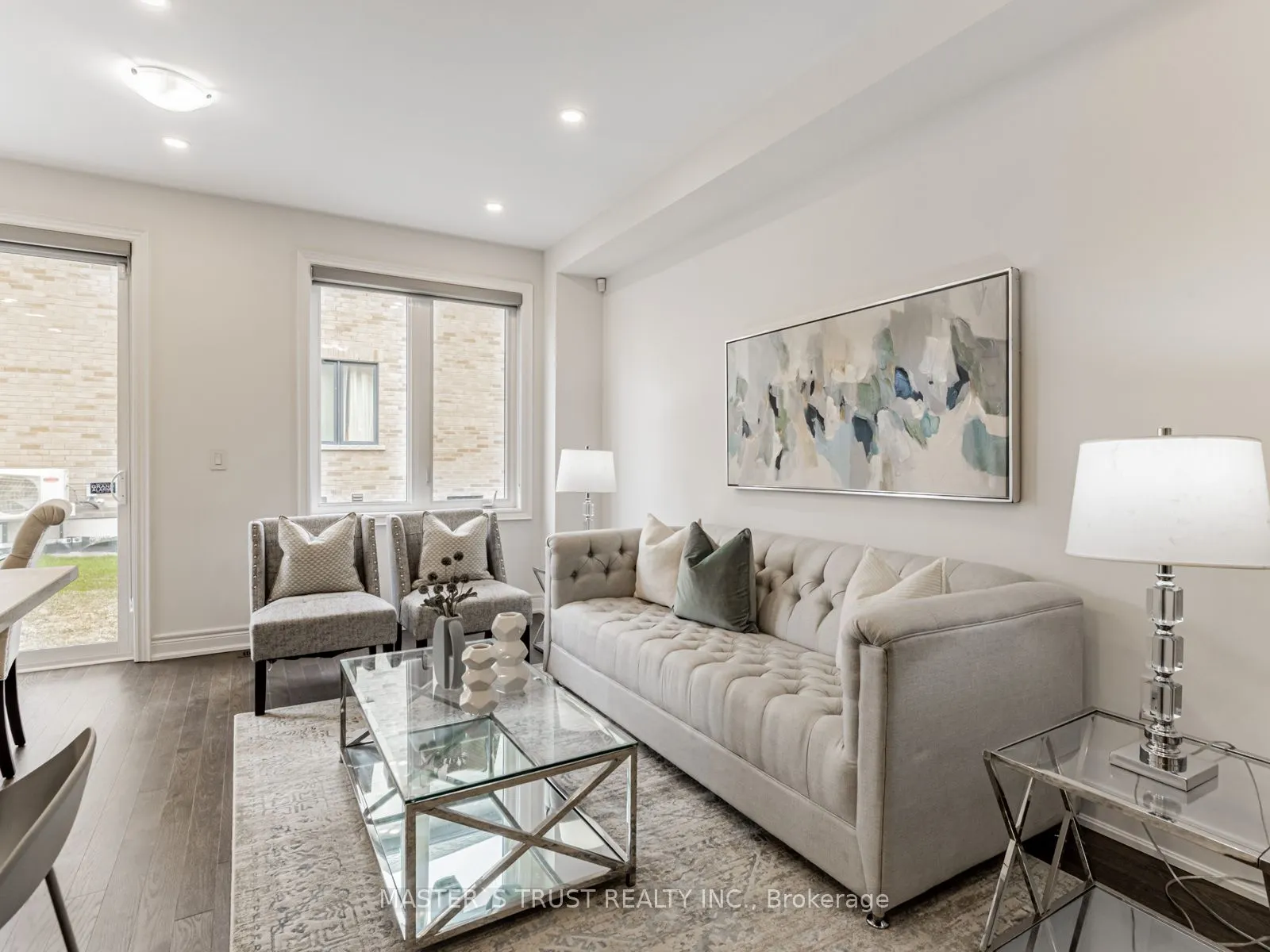 6 Schmeltzer Crescent