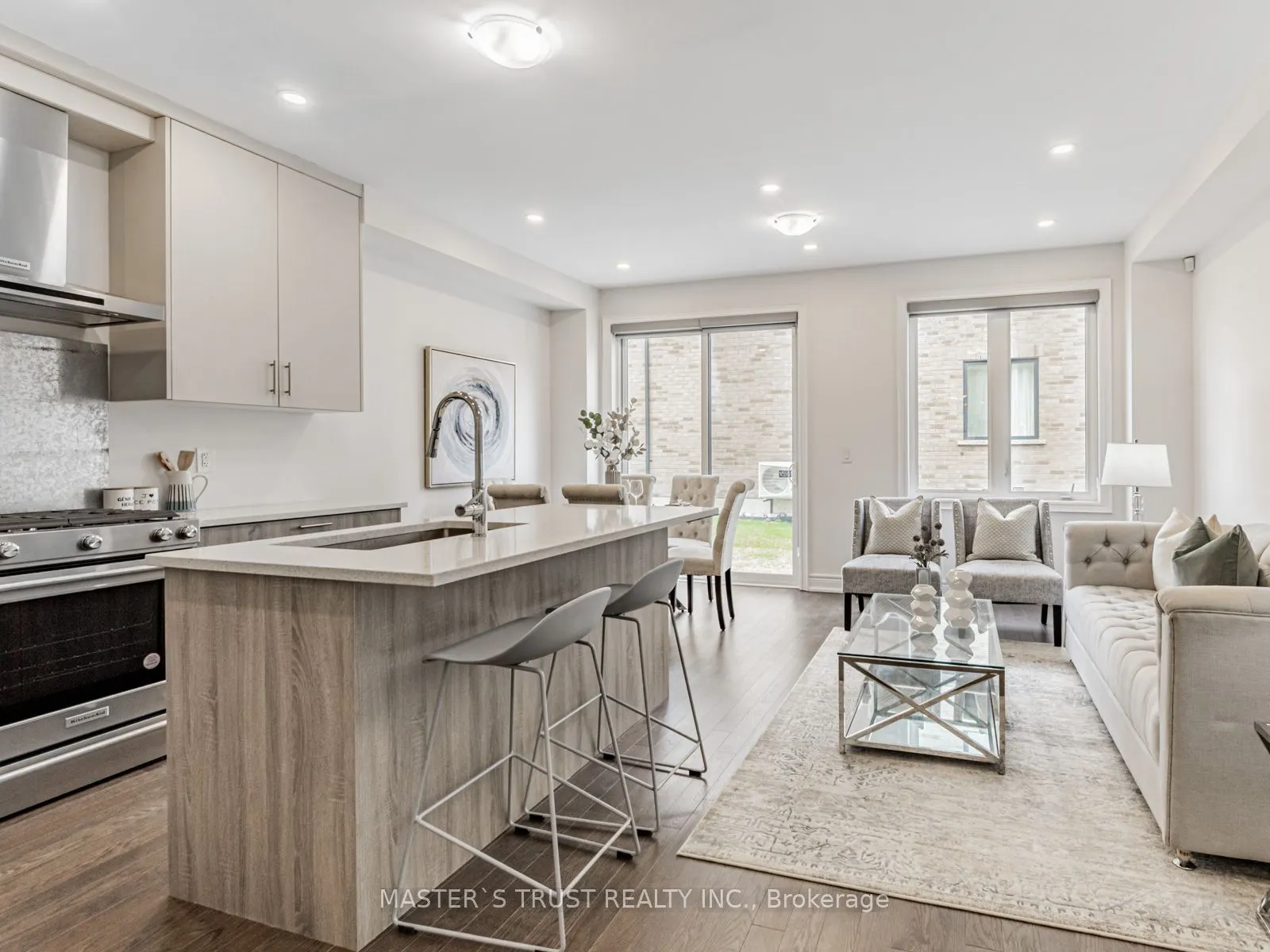 6 Schmeltzer Crescent