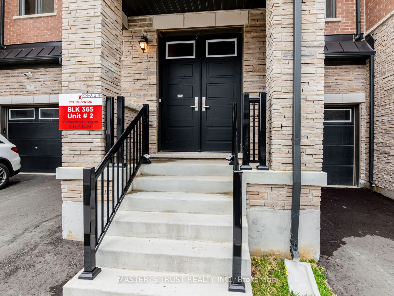 6 Schmeltzer Crescent