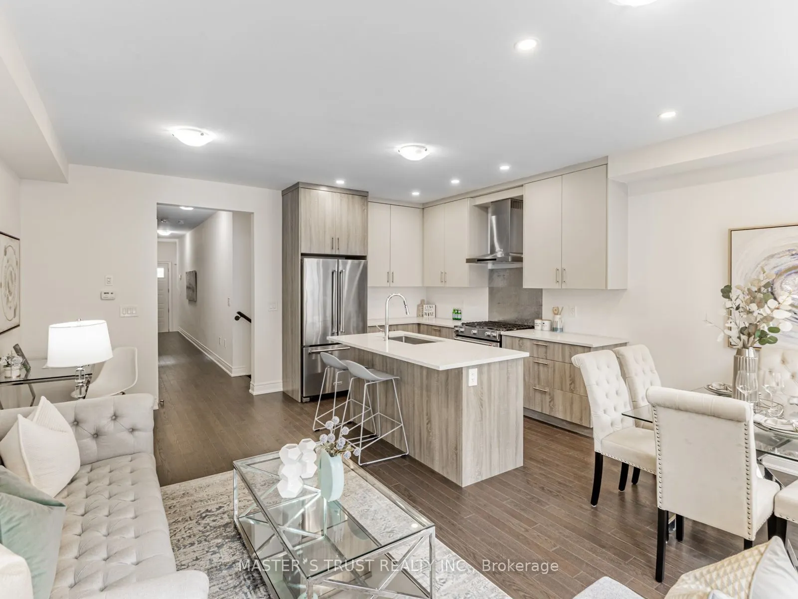 6 Schmeltzer Crescent