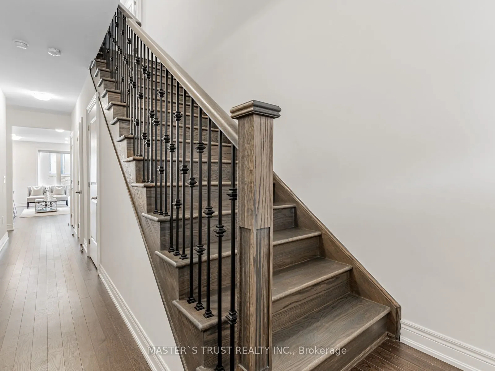 6 Schmeltzer Crescent