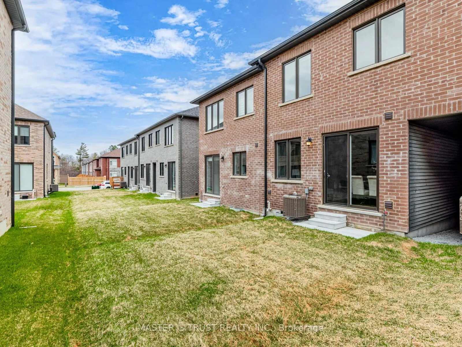 6 Schmeltzer Crescent