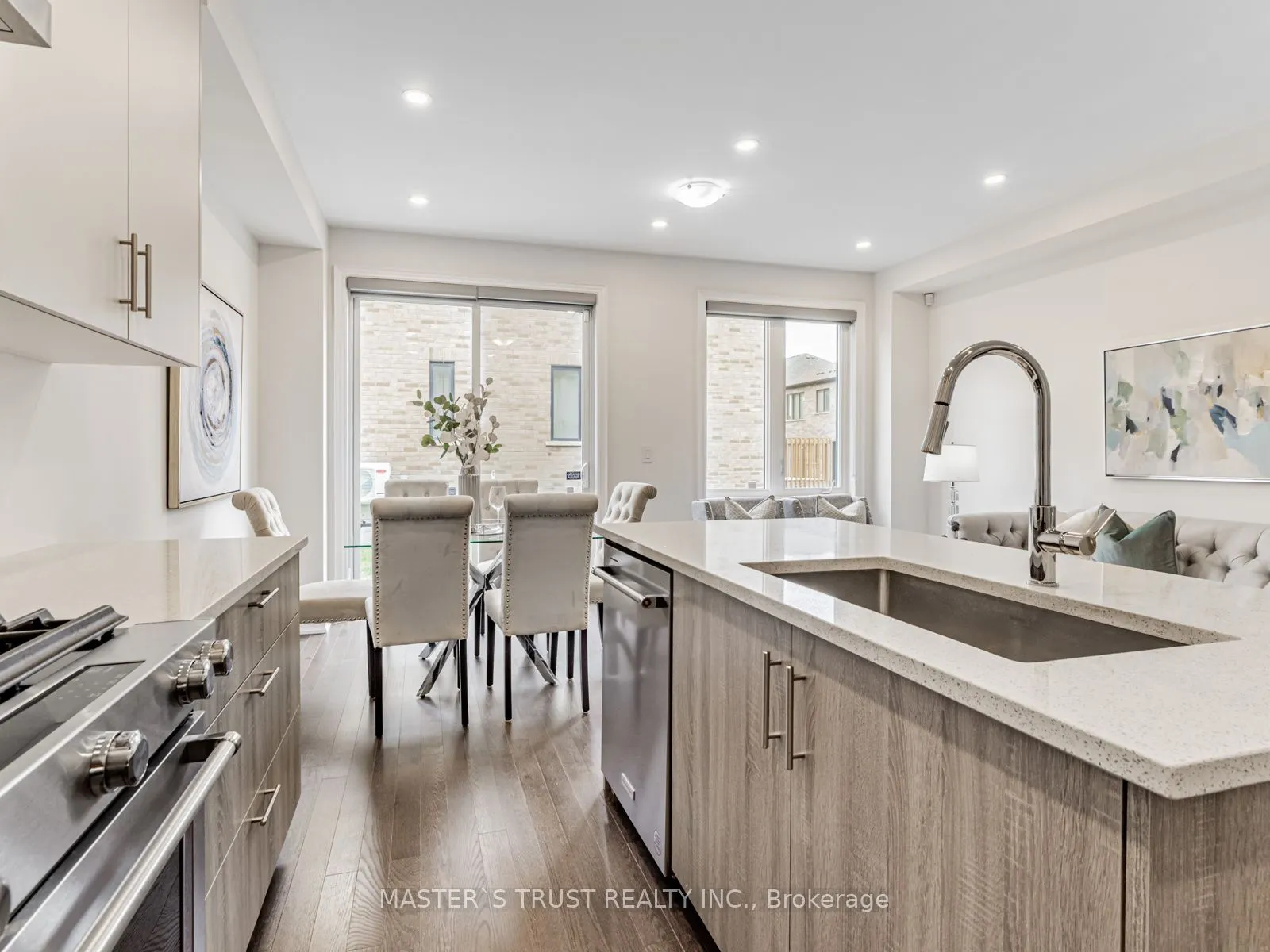 6 Schmeltzer Crescent