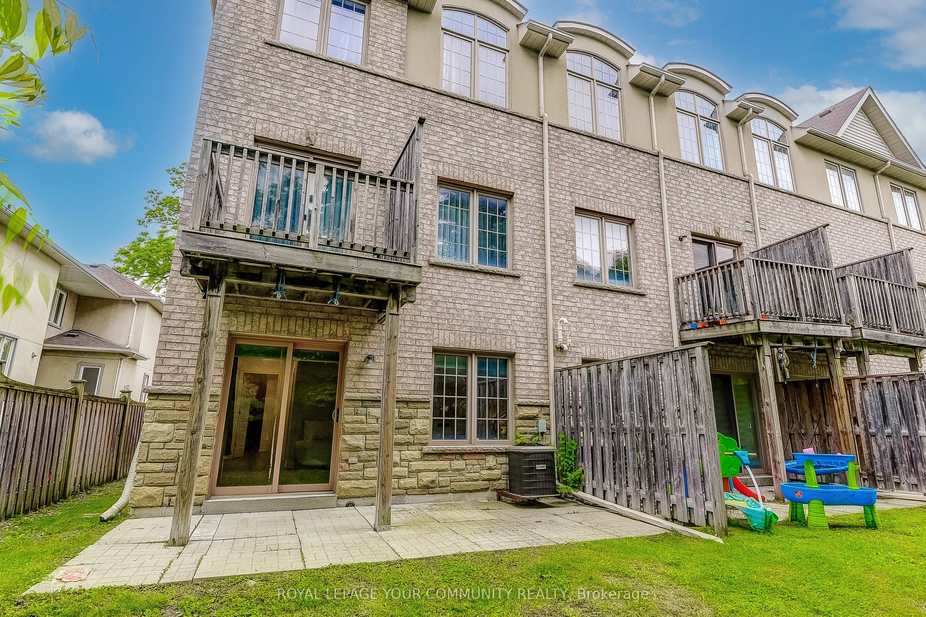 9205 Bathurst Street, #11