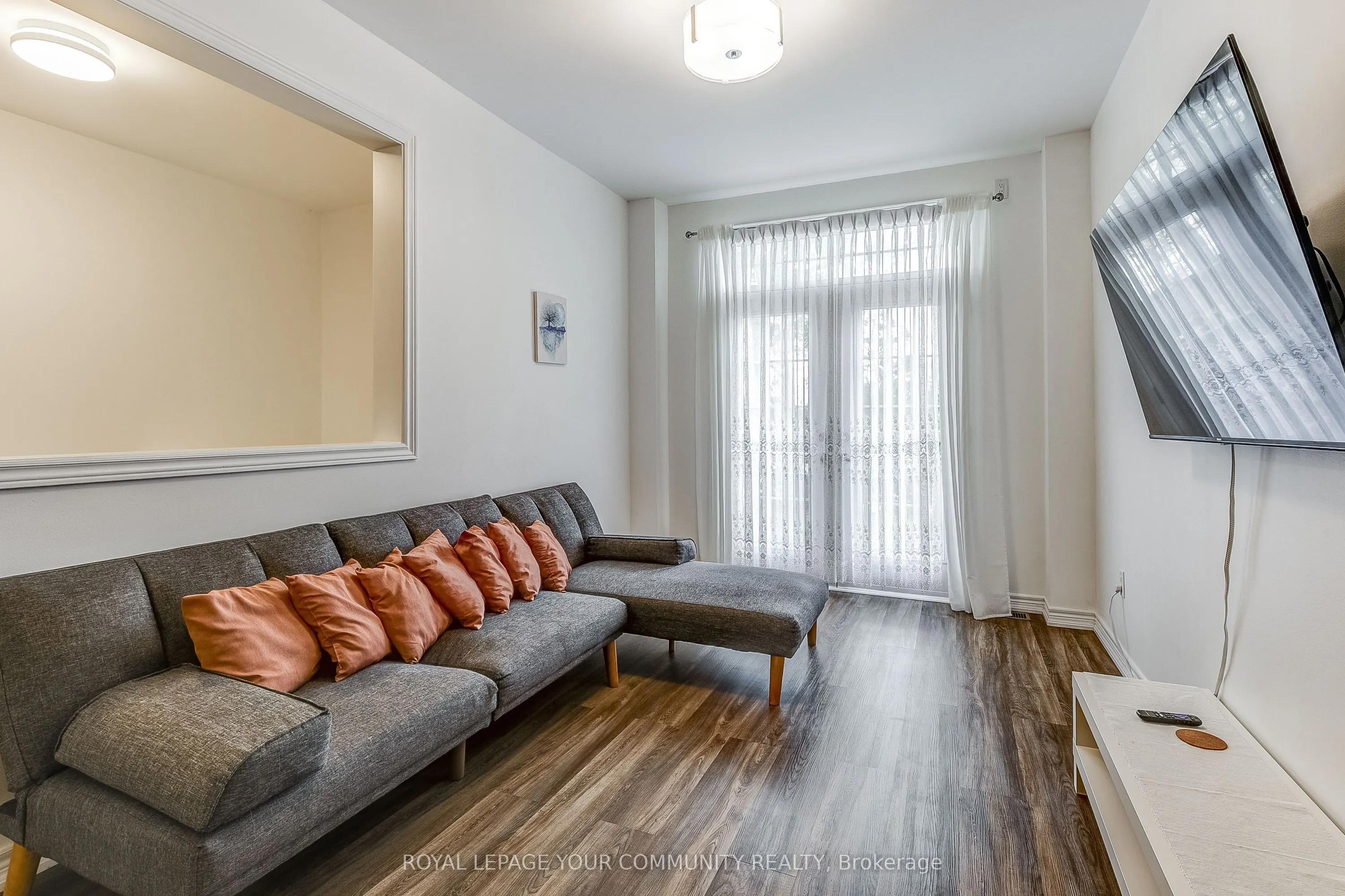 9205 Bathurst Street, #11