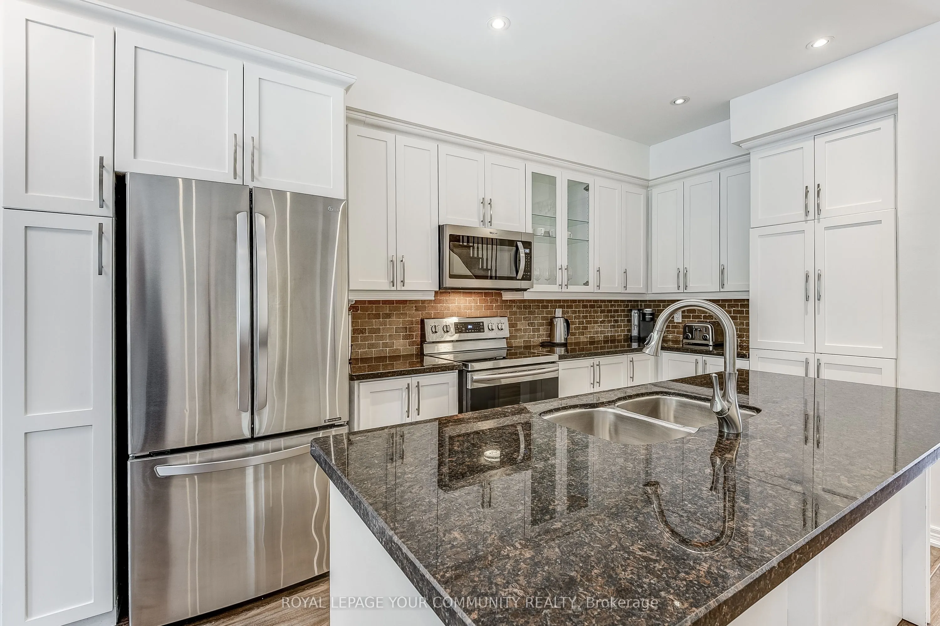 9205 Bathurst Street, #11