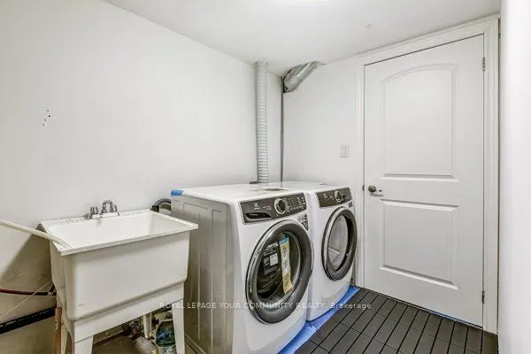 9205 Bathurst Street, #11