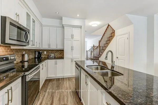 9205 Bathurst Street, #11