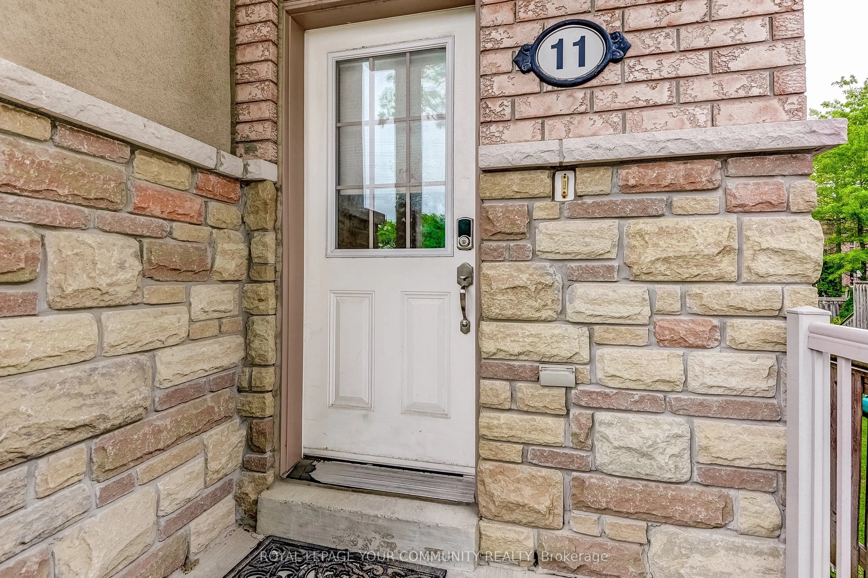 9205 Bathurst Street, #11