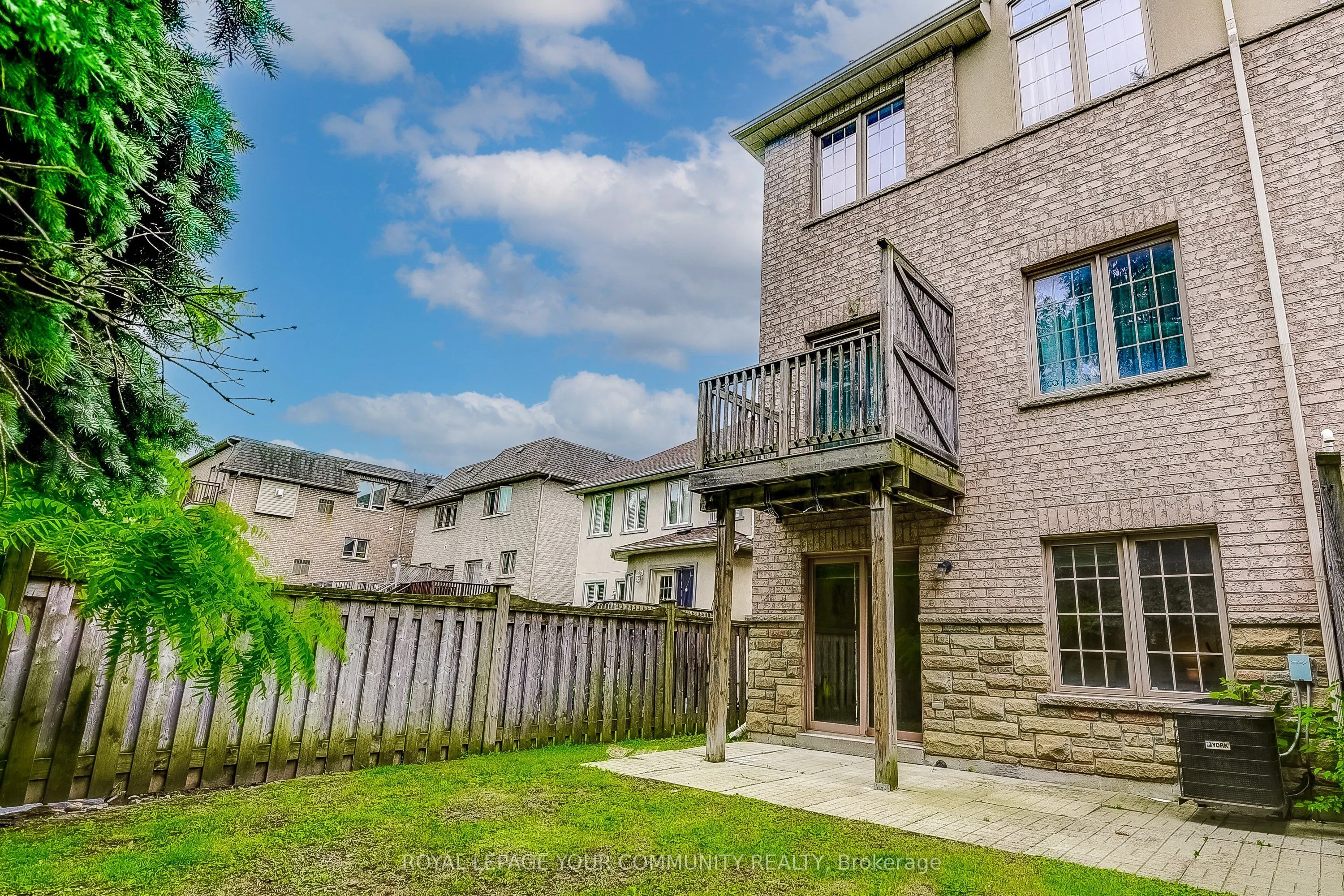 9205 Bathurst Street, #11