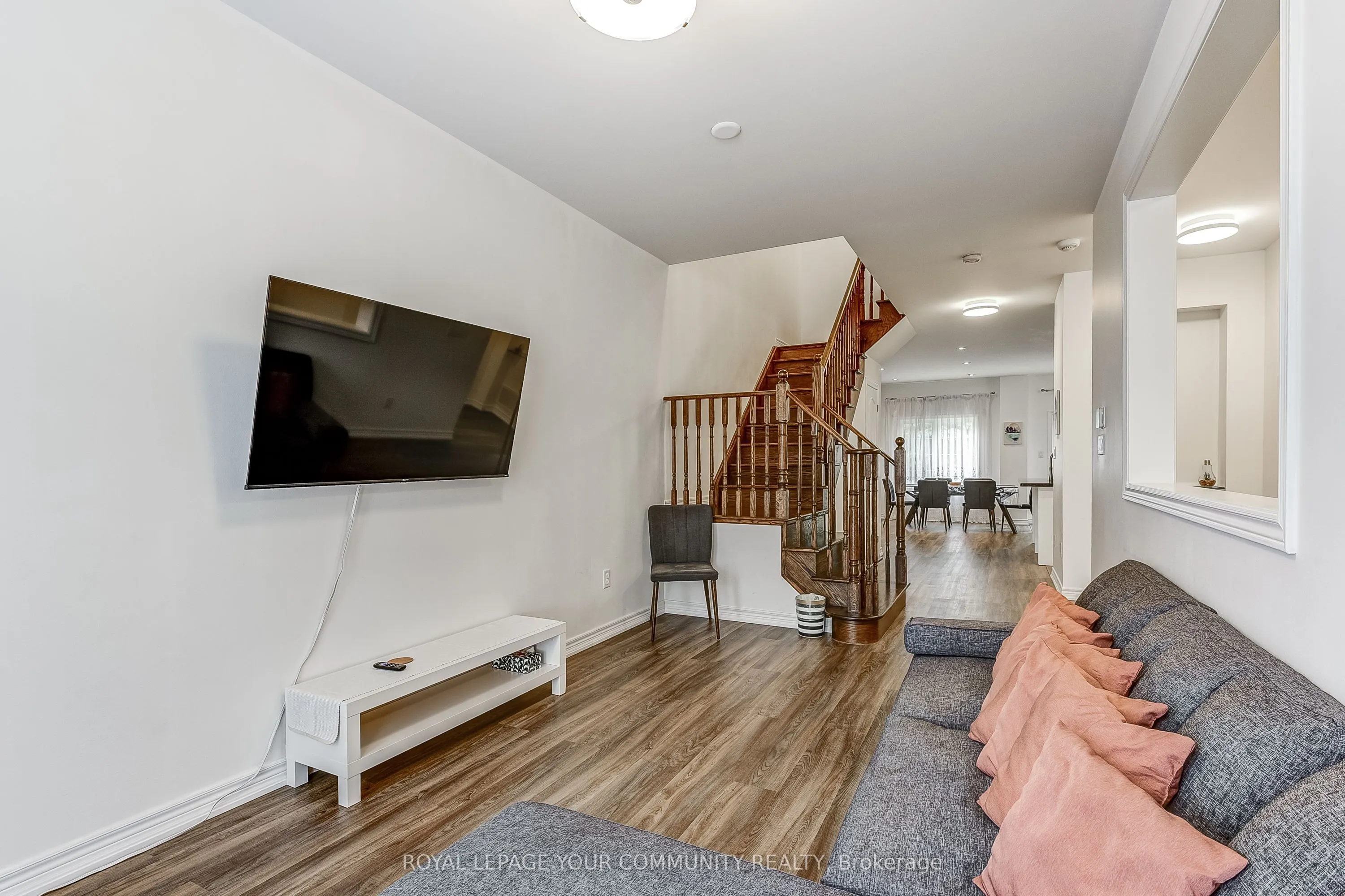 9205 Bathurst Street, #11