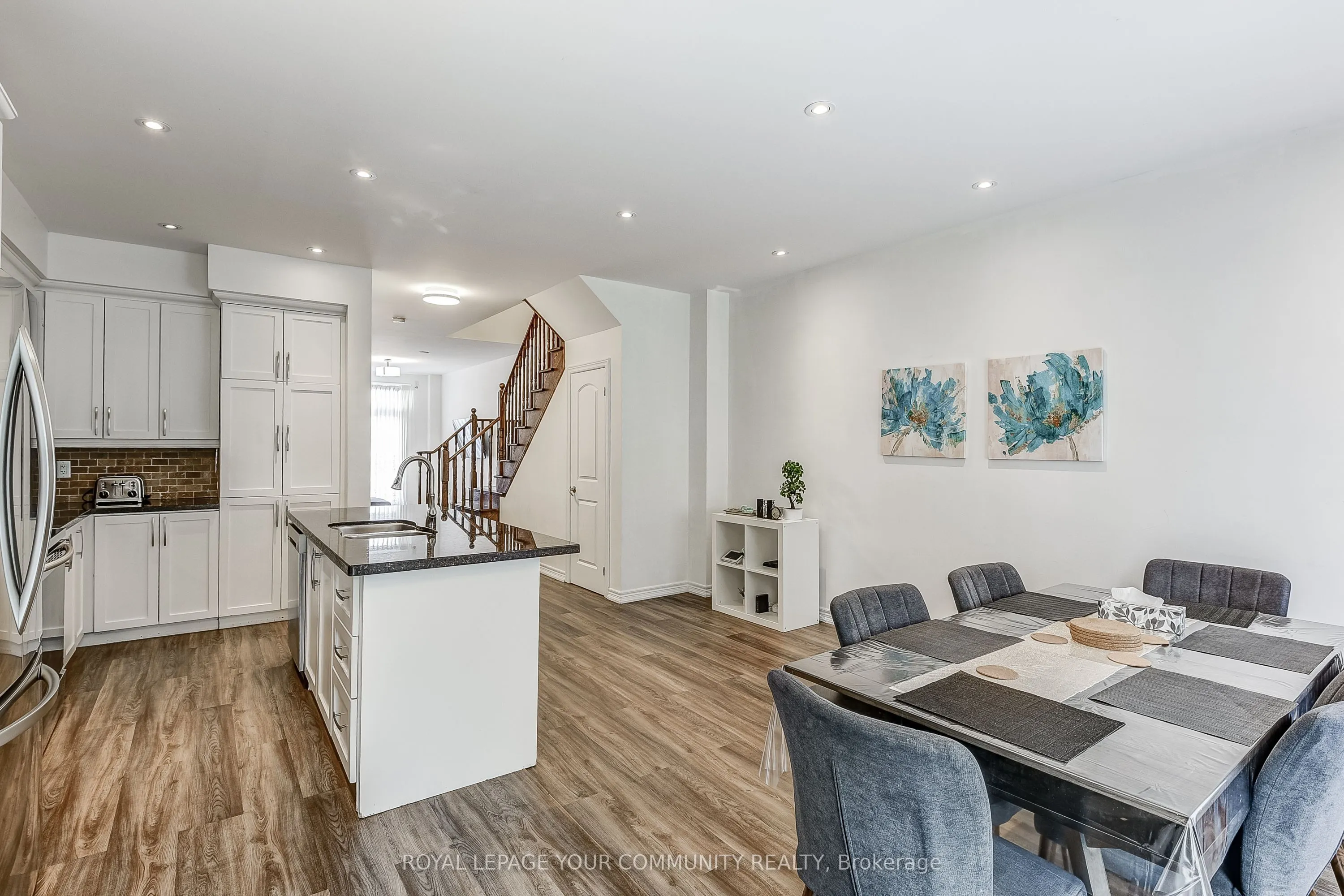 9205 Bathurst Street, #11