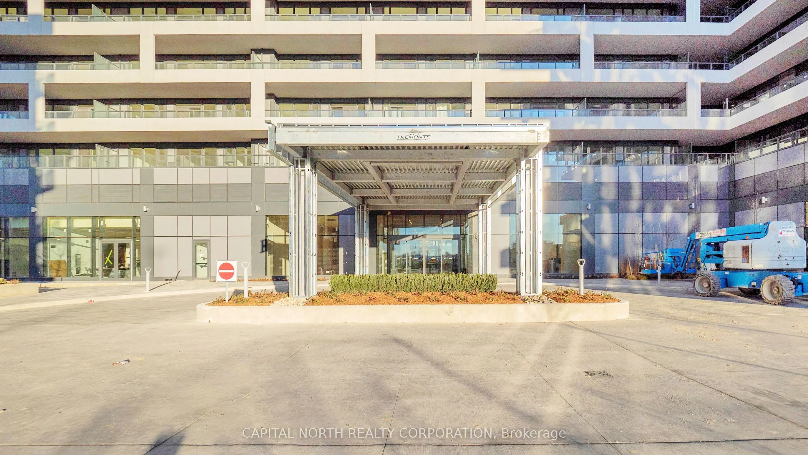 8960 Jane Street, #1922