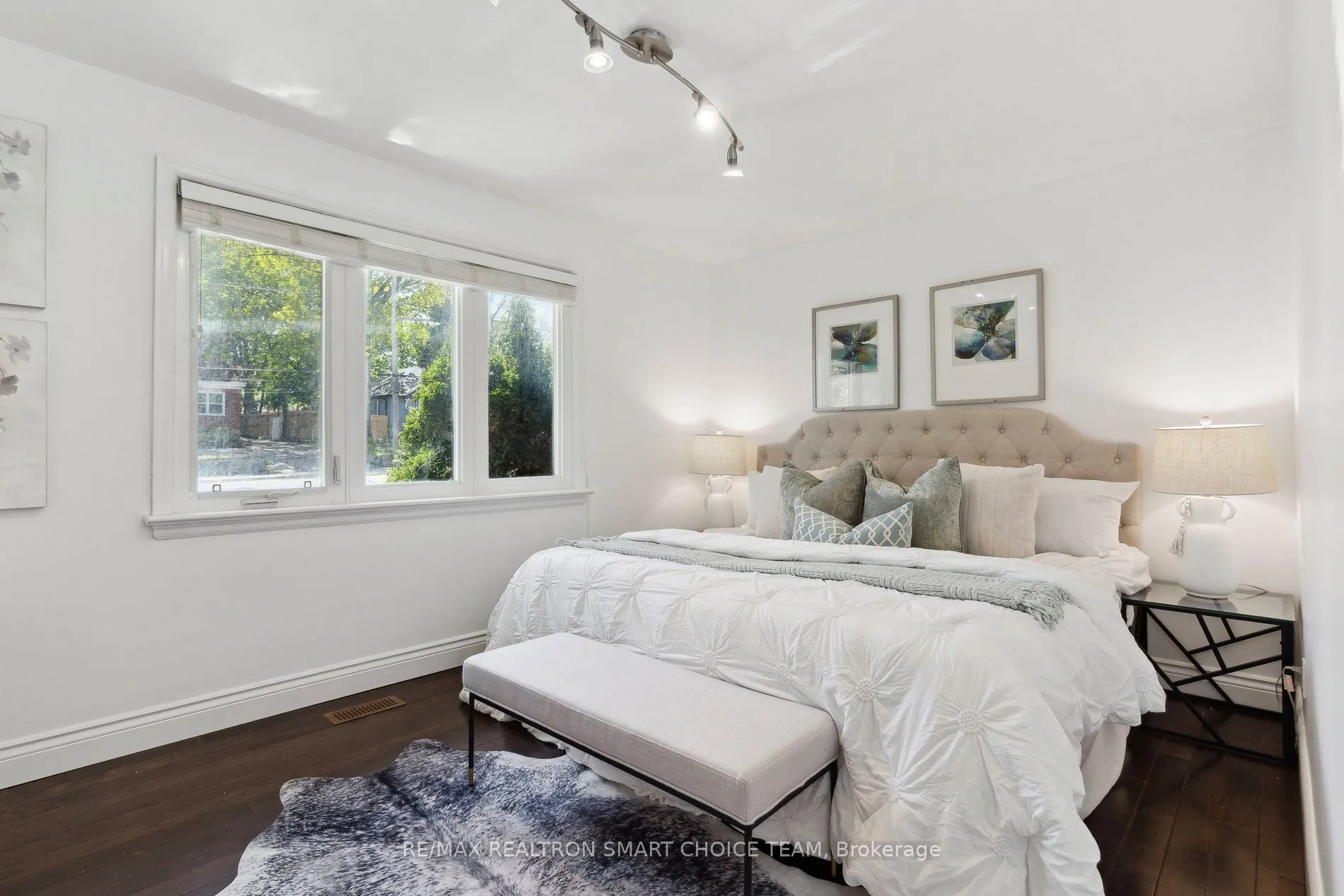 106 Steeles Avenue E