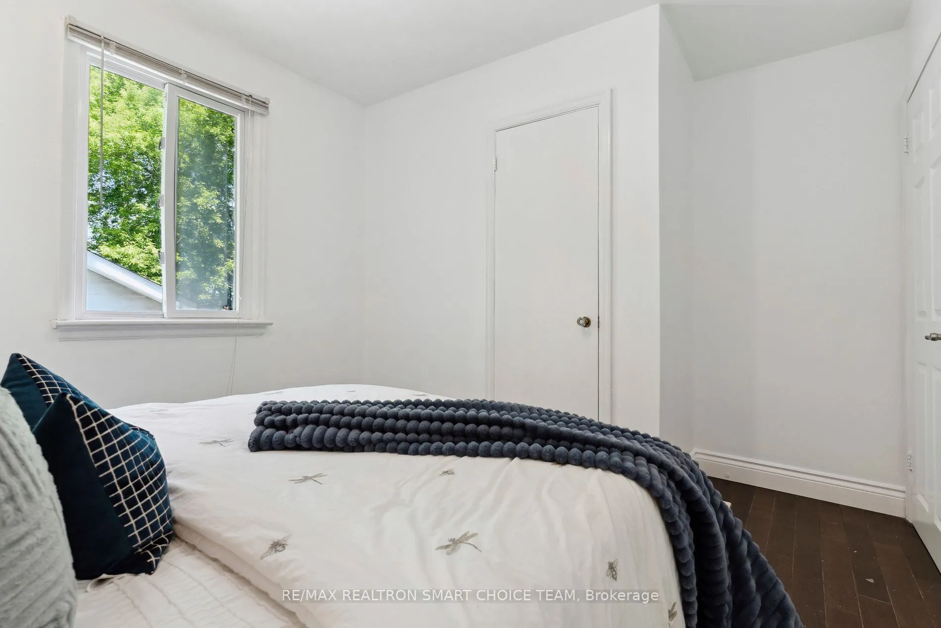 106 Steeles Avenue E