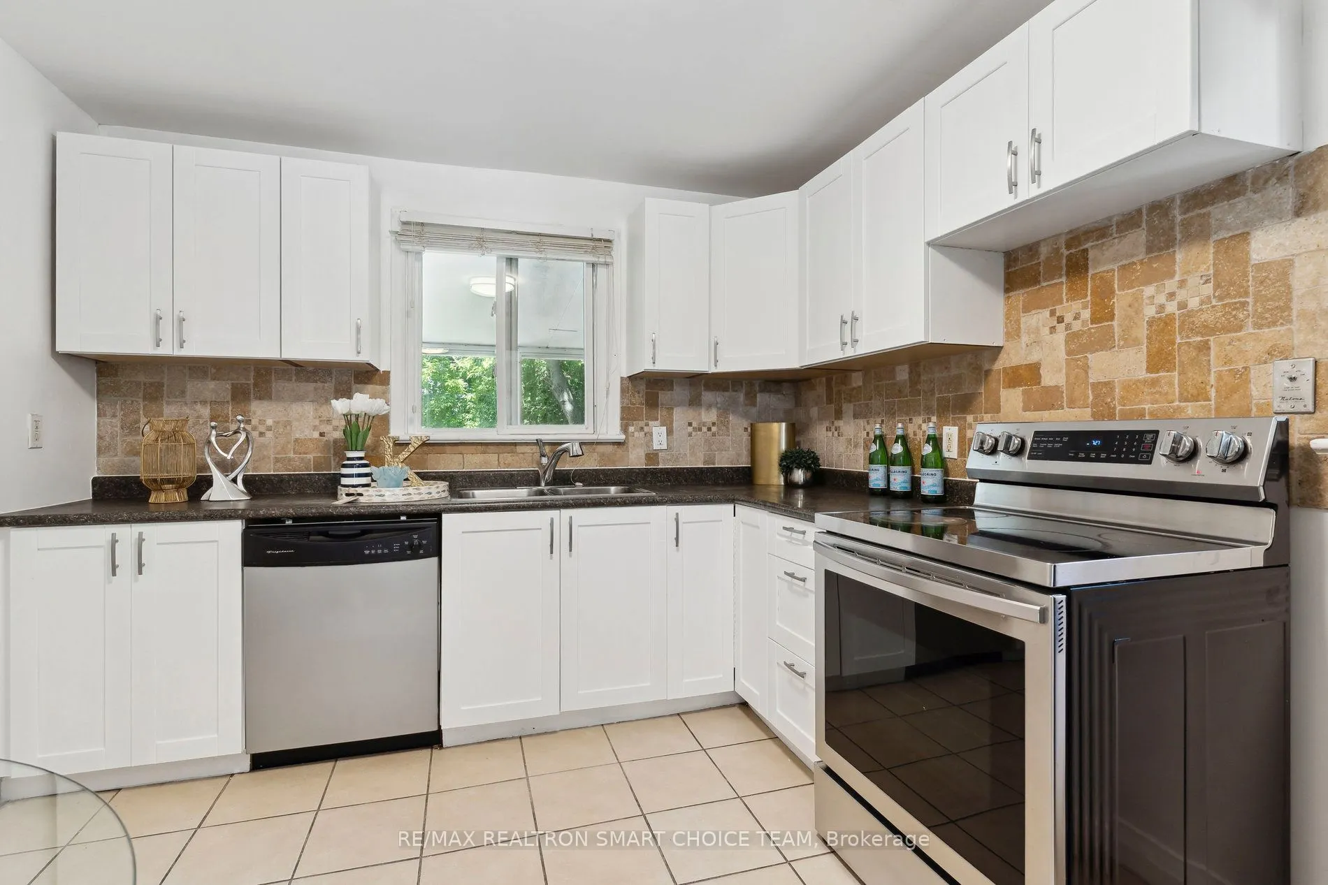 106 Steeles Avenue E