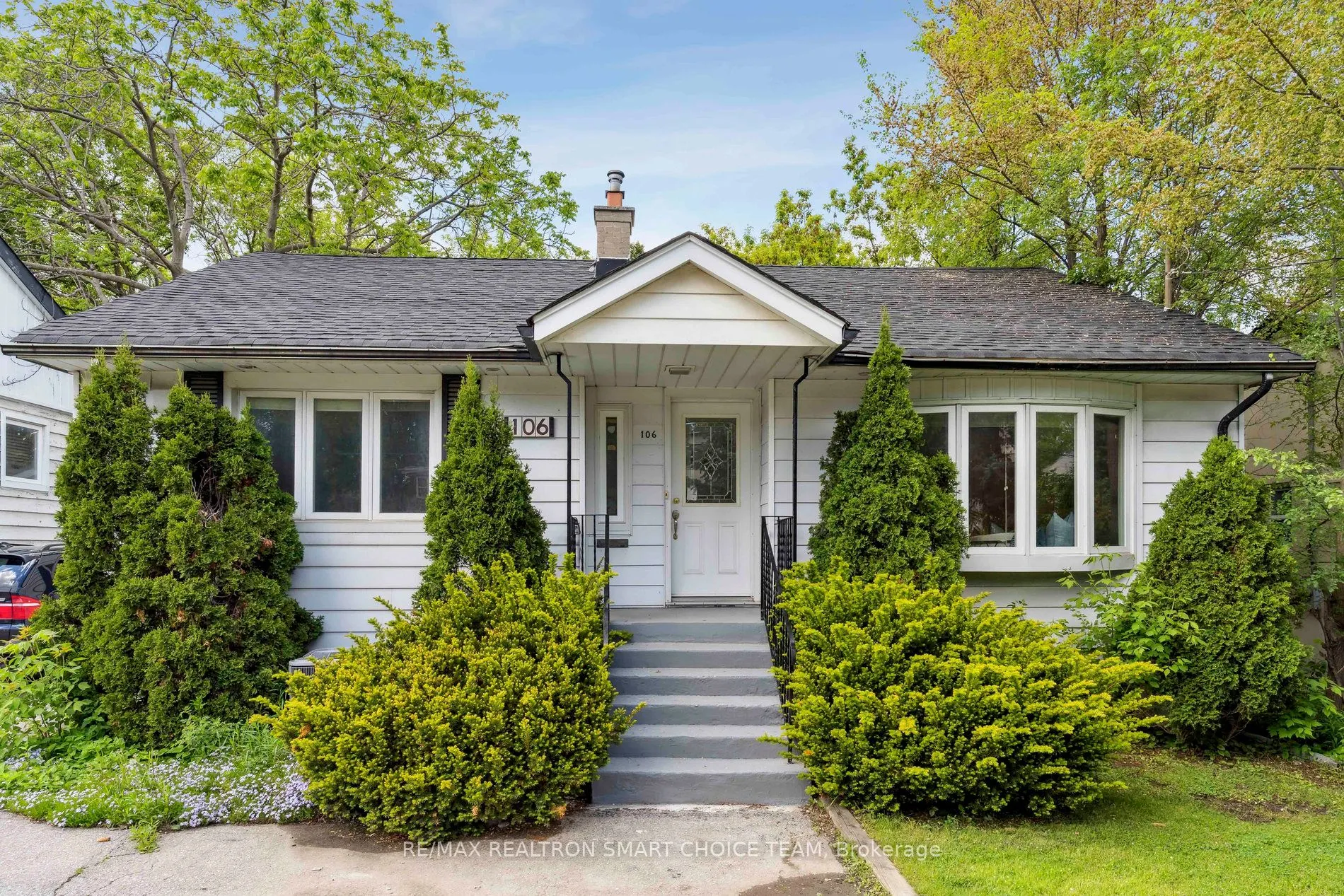 106 Steeles Avenue E