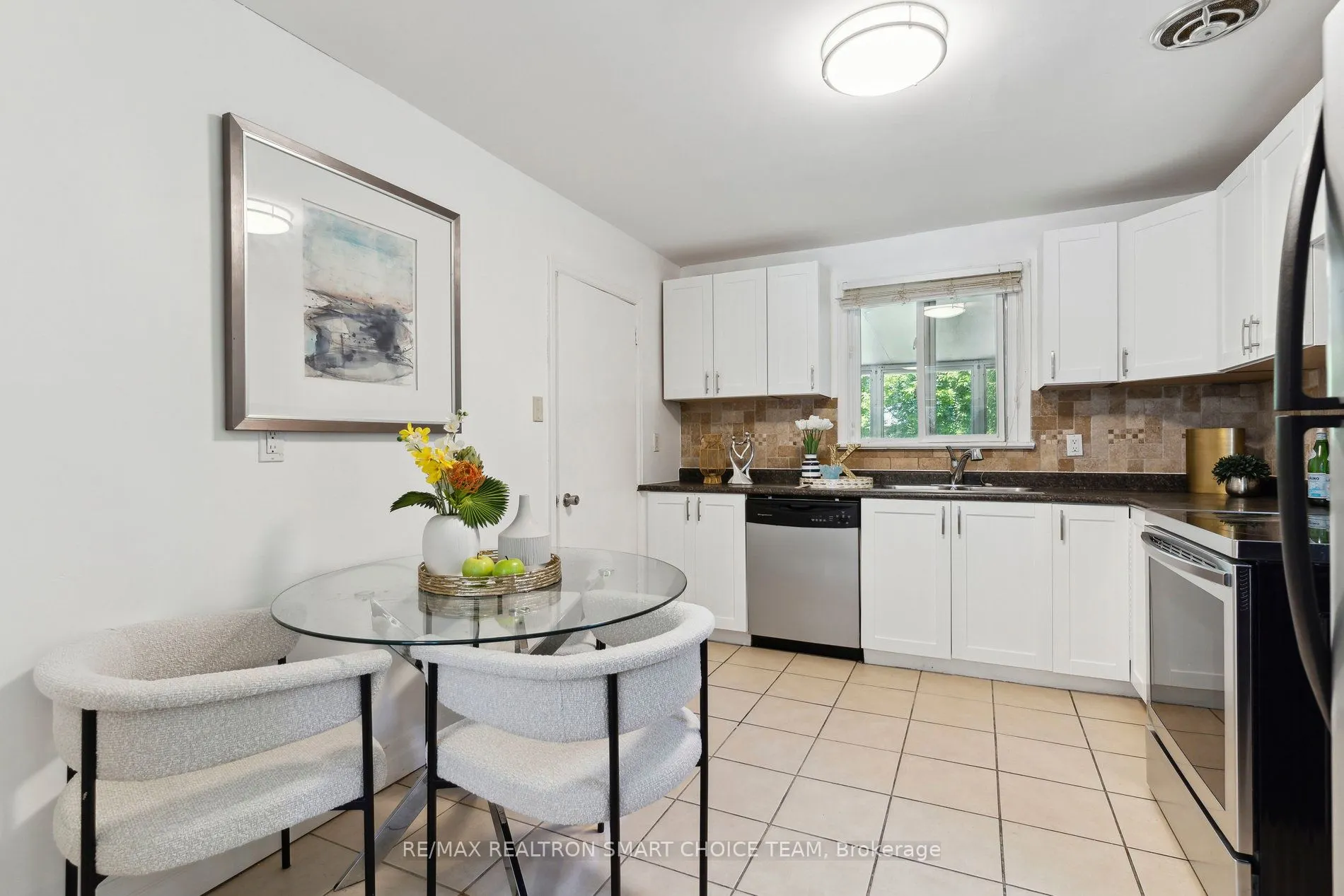 106 Steeles Avenue E