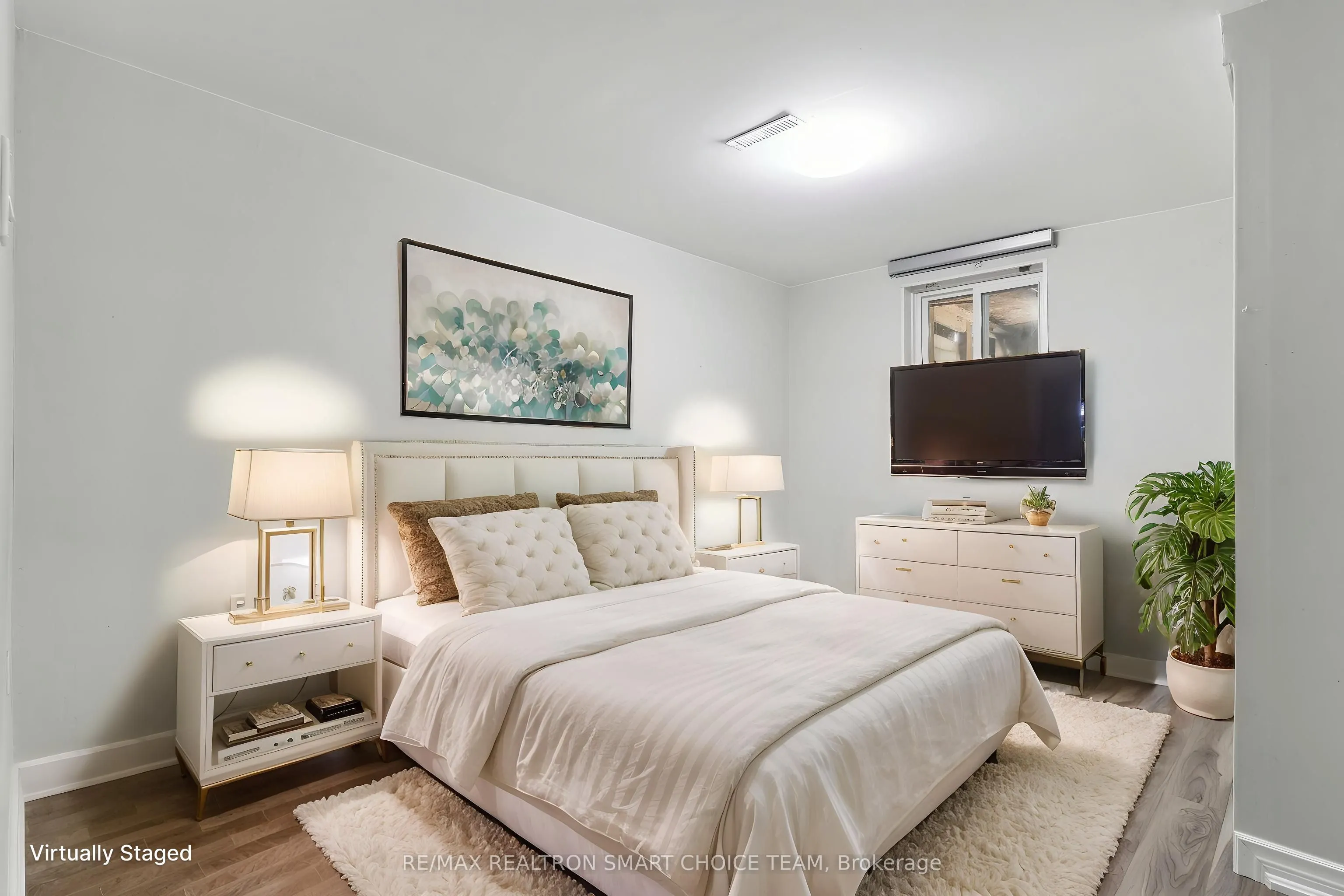 106 Steeles Avenue E