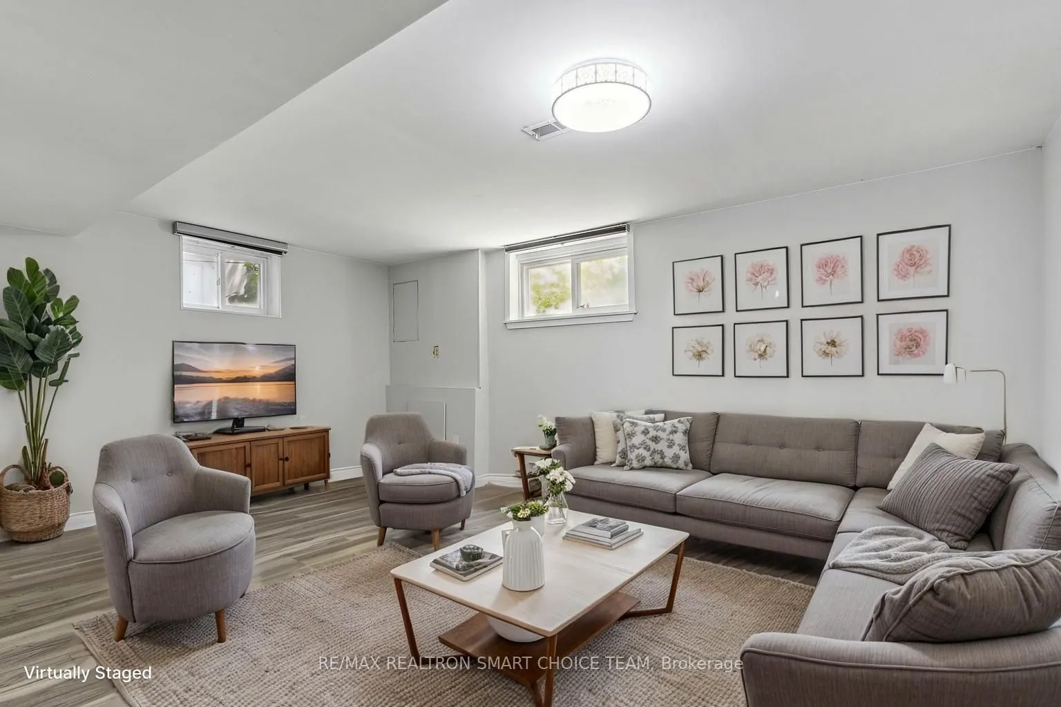 106 Steeles Avenue E