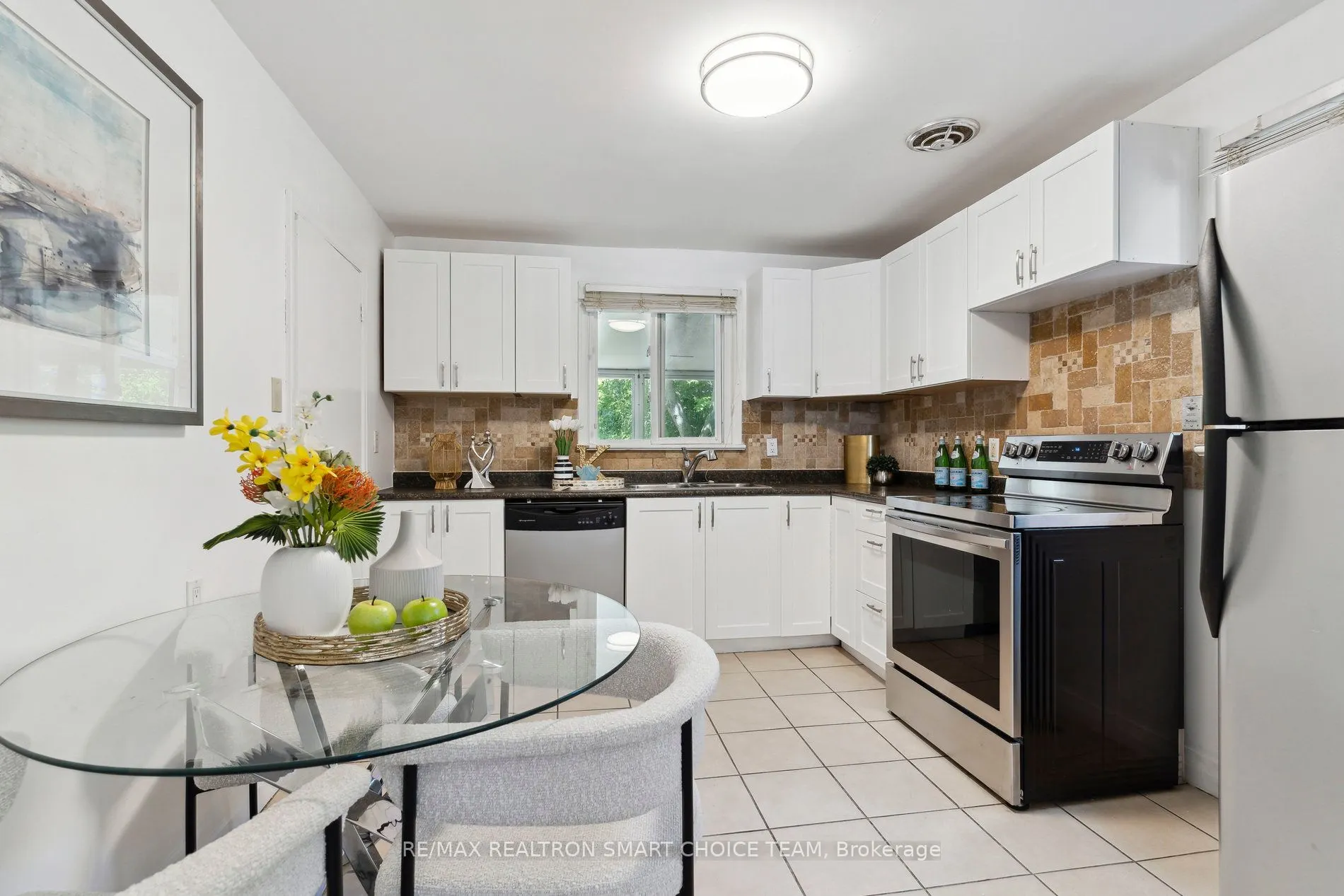 106 Steeles Avenue E