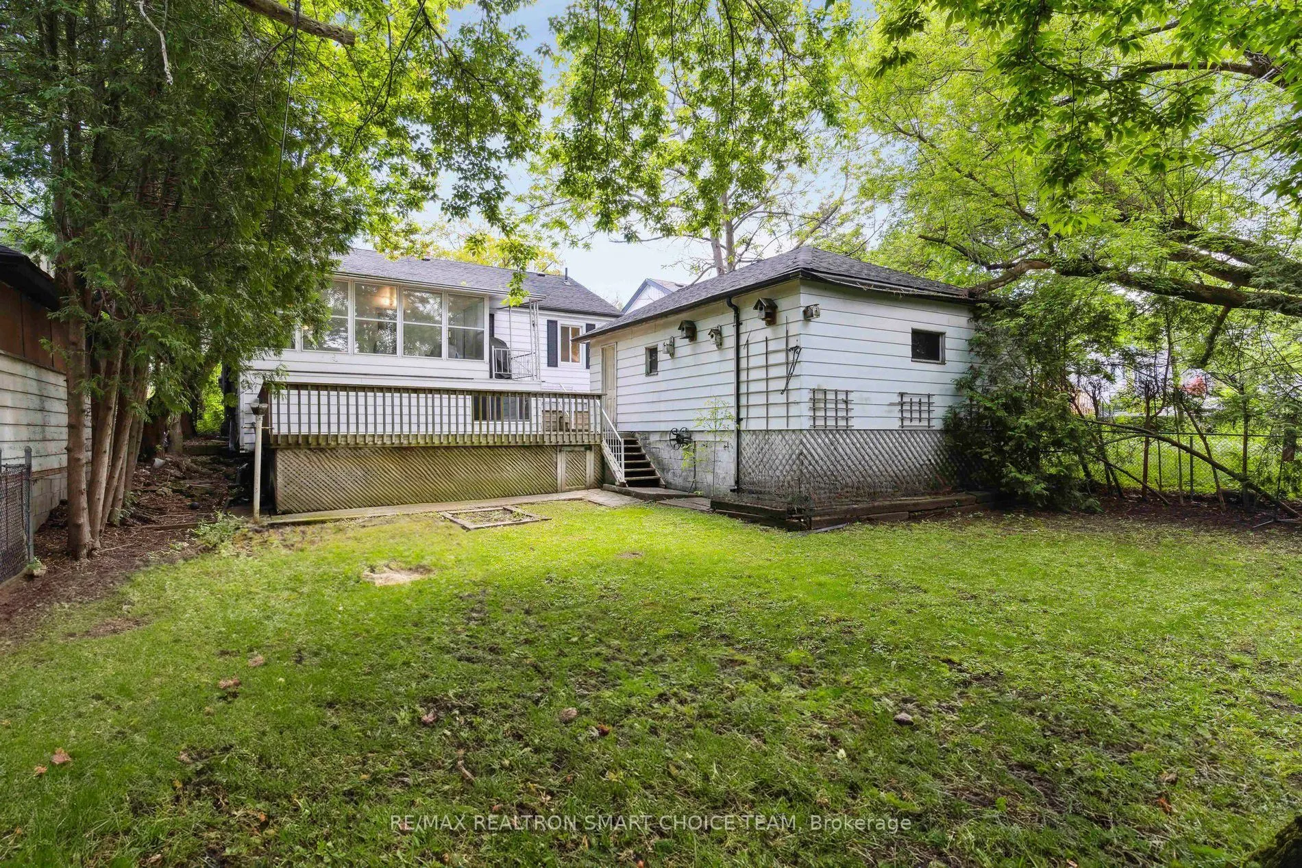 106 Steeles Avenue E