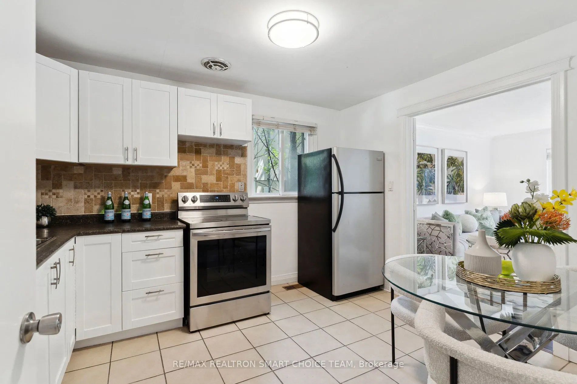 106 Steeles Avenue E